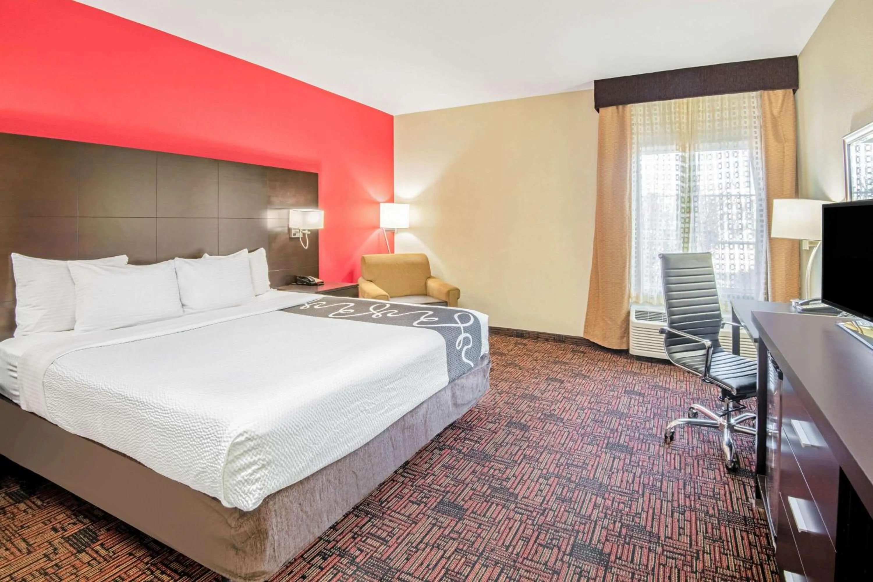 Photo of the whole room, Bed in La Quinta by Wyndham Elk City