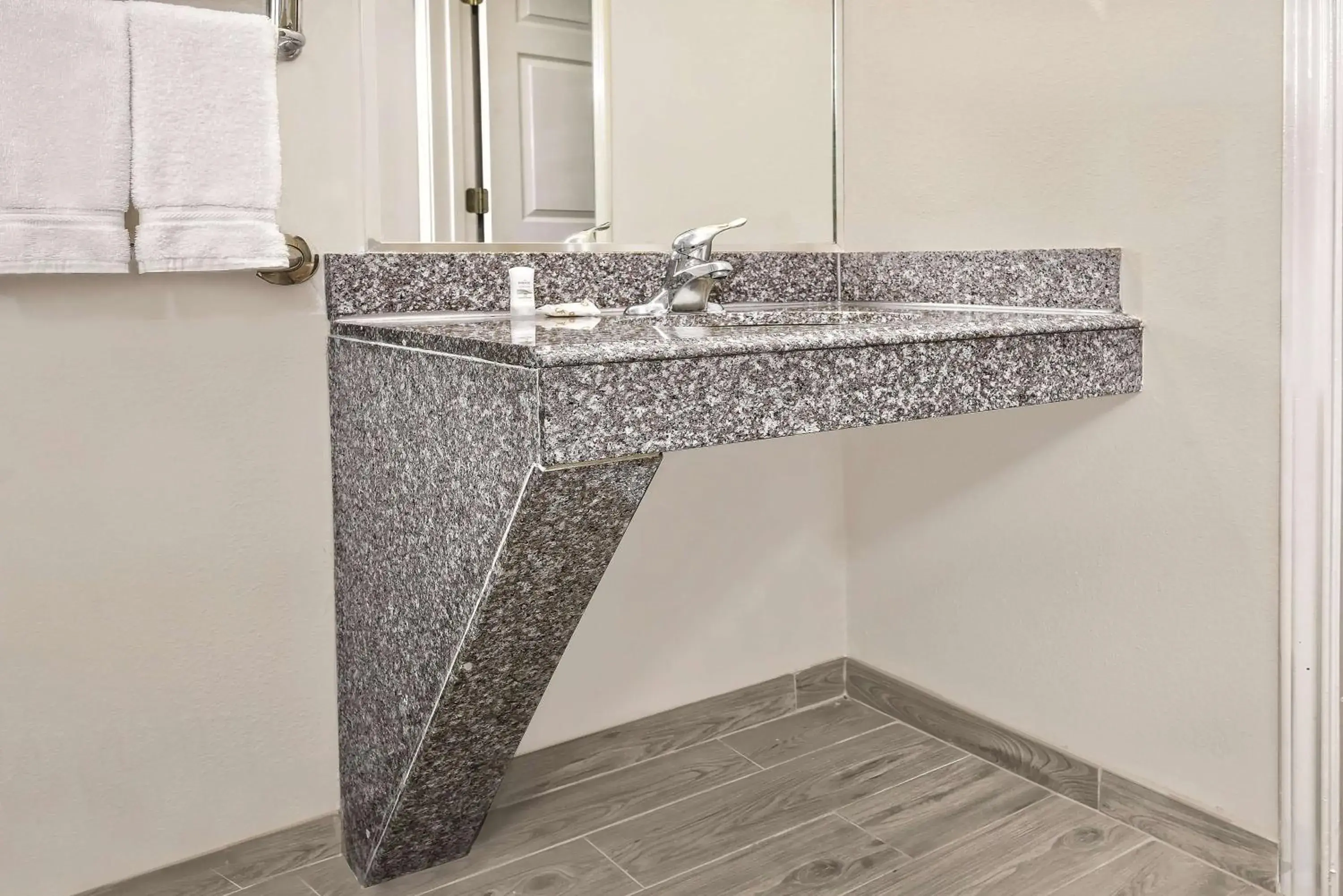 Queen Room with Two Queen Beds with Tub and Countryside View - Mobility Access/Non-Smoking in La Quinta Inn & Suites by Wyndham Mercedes Outlet Mall Queen Room with Two Queen Beds with Tub and Countryside View - Mobility Access/Non-Smoking in La Quinta Inn & Suites by Wyndham Mercedes Outlet Mall