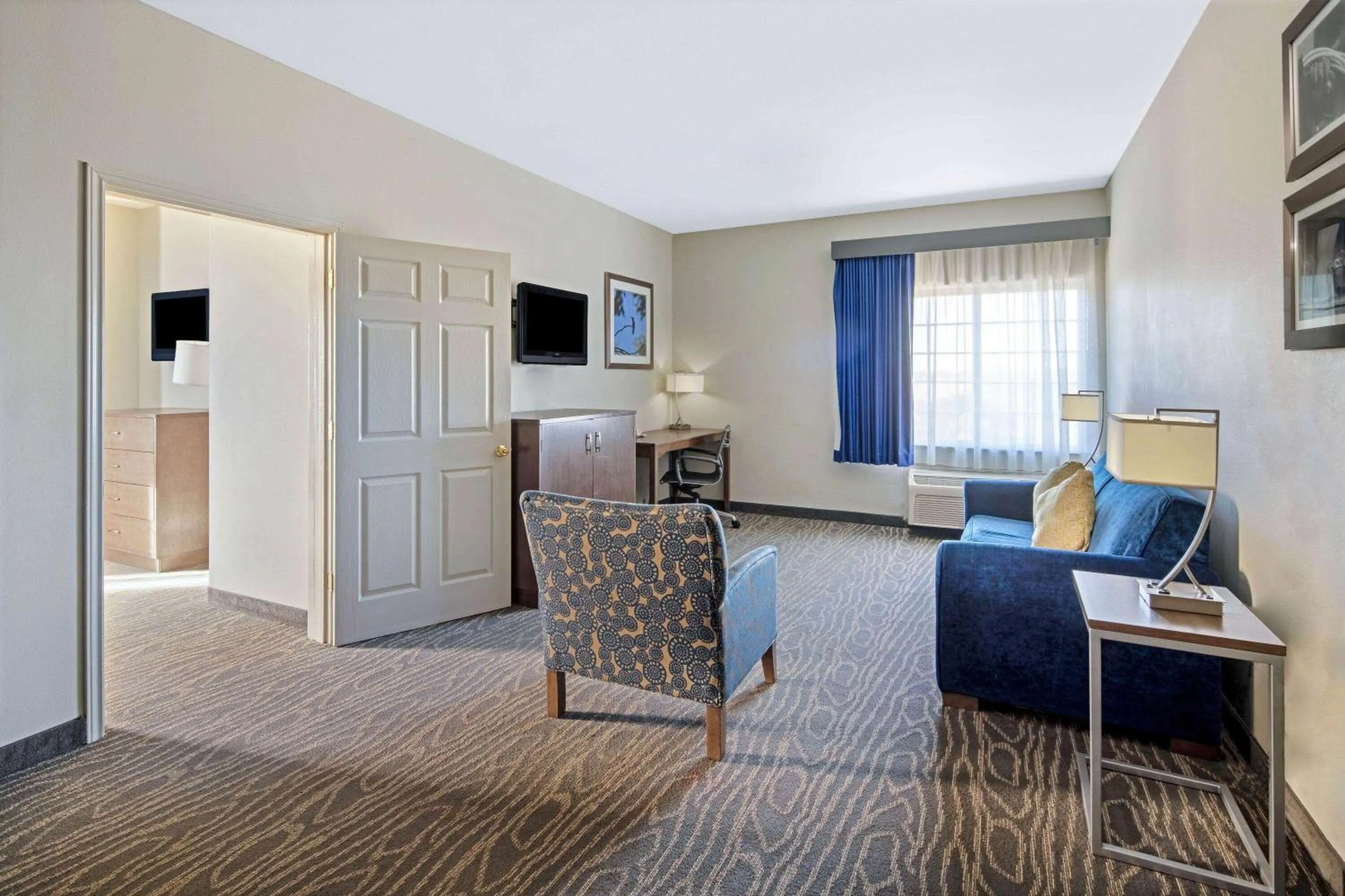 Photo of the whole room in La Quinta Inn & Suites by Wyndham Mercedes Outlet Mall