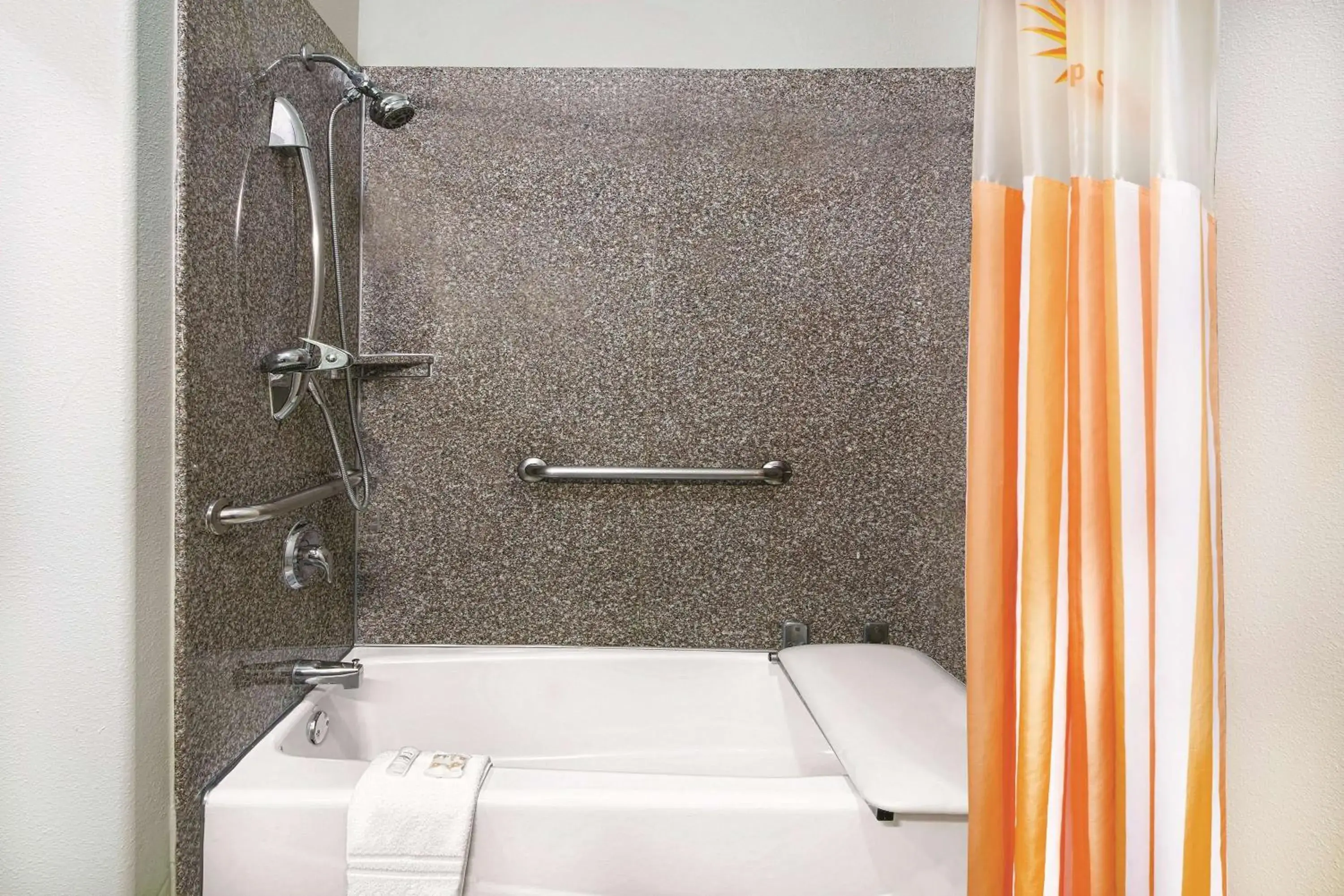 Queen Room with Two Queen Beds with Tub and Countryside View - Mobility Access/Non-Smoking in La Quinta Inn & Suites by Wyndham Mercedes Outlet Mall Queen Room with Two Queen Beds with Tub and Countryside View - Mobility Access/Non-Smoking in La Quinta Inn & Suites by Wyndham Mercedes Outlet Mall