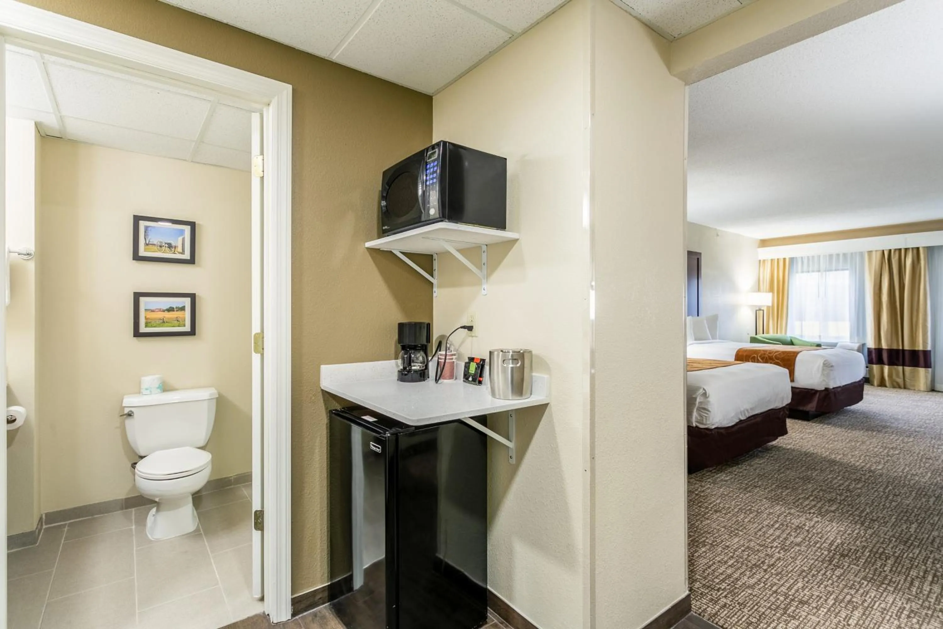 Coffee/tea facilities, Bed in Aspire Hotel and Suites