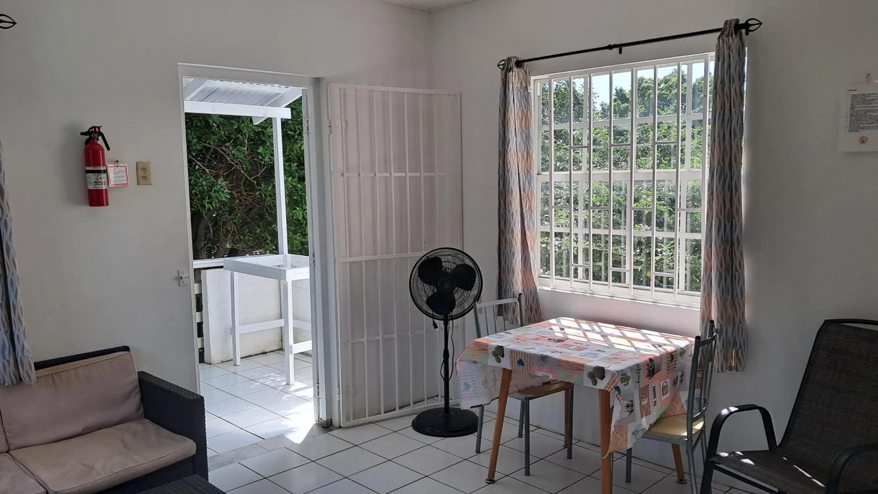 Happy Turtle Apartments