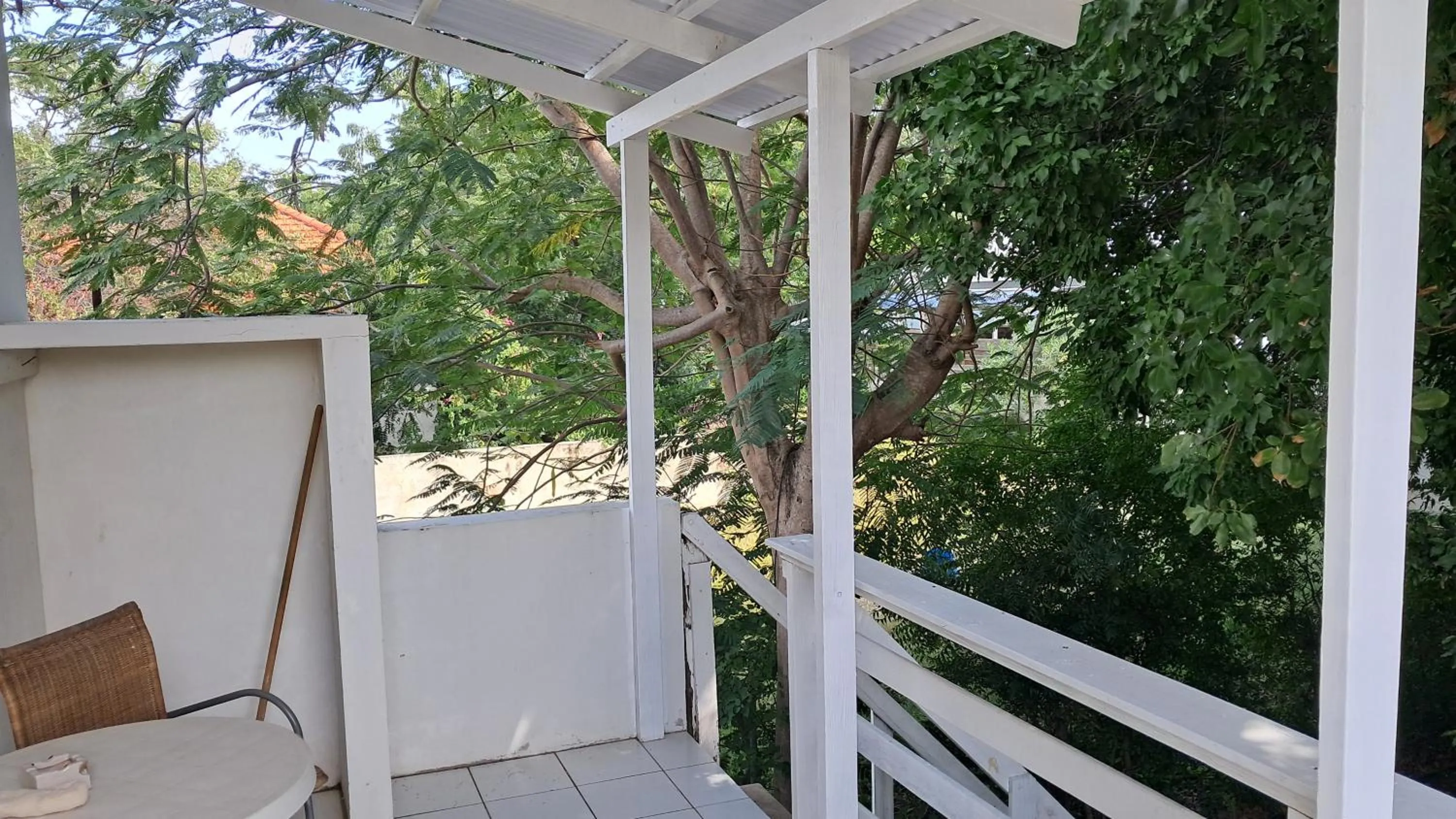 Happy Turtle Apartments