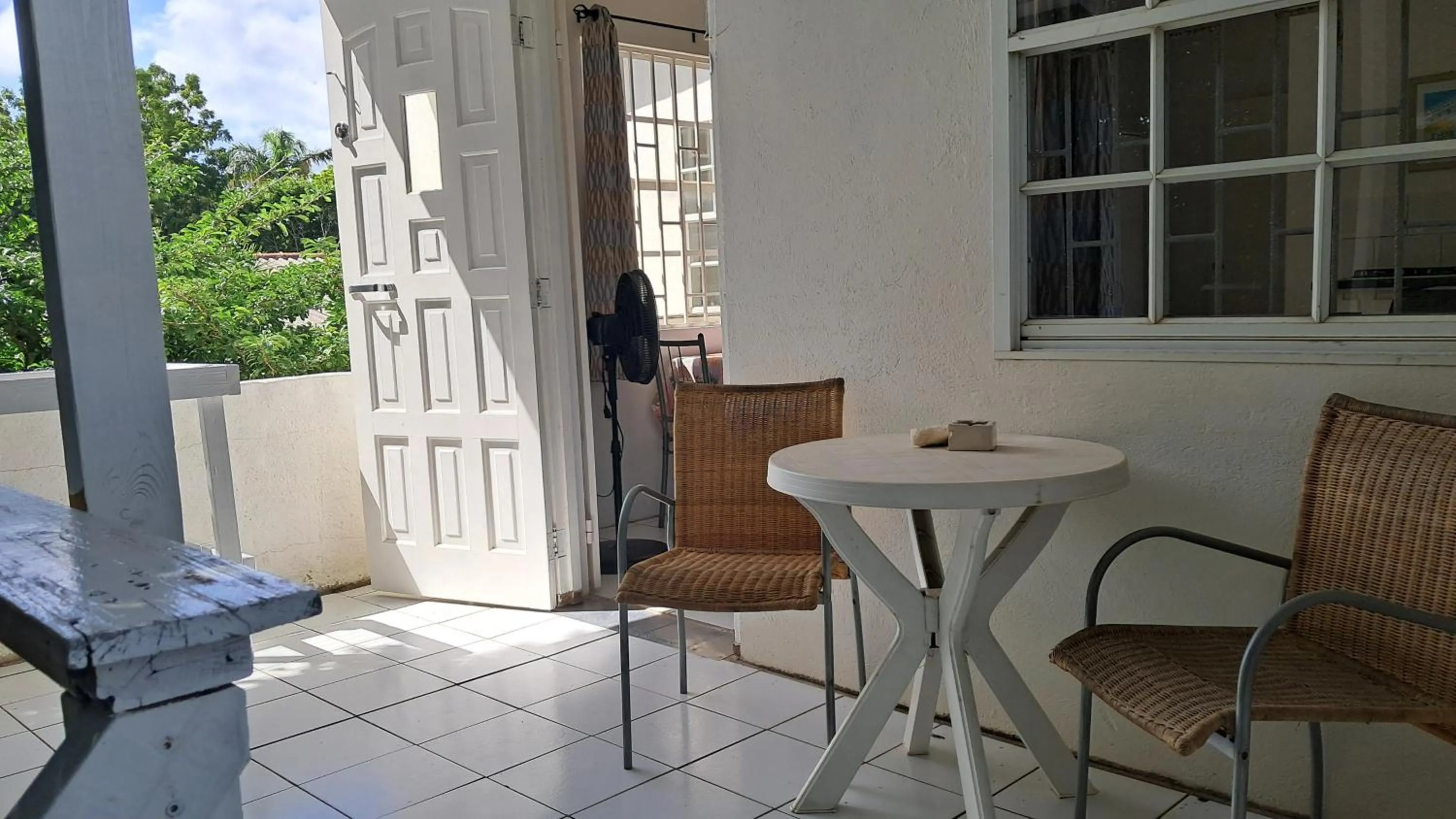 Happy Turtle Apartments