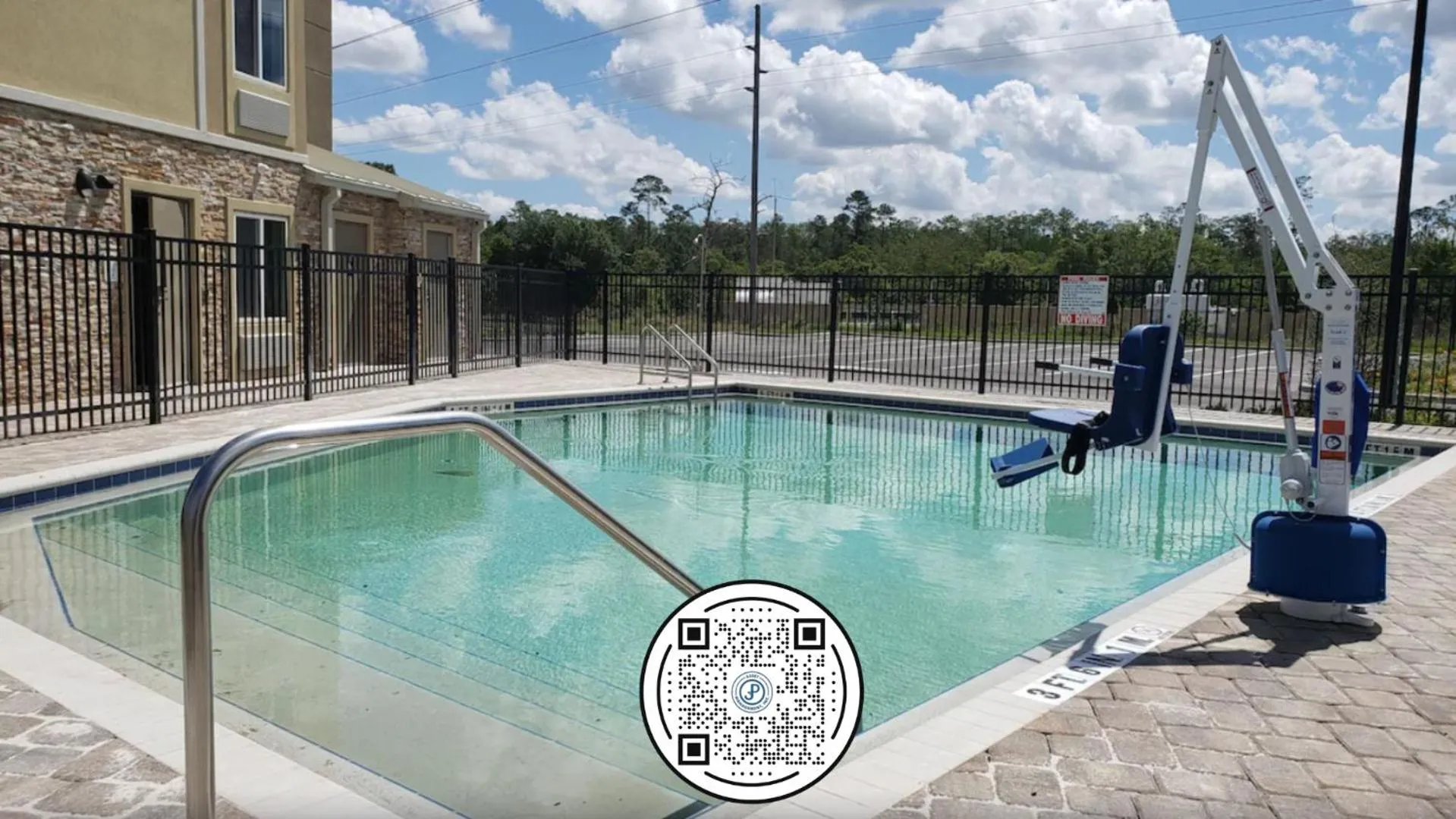 Swimming pool in Woodspring Suites Orlando International Drive