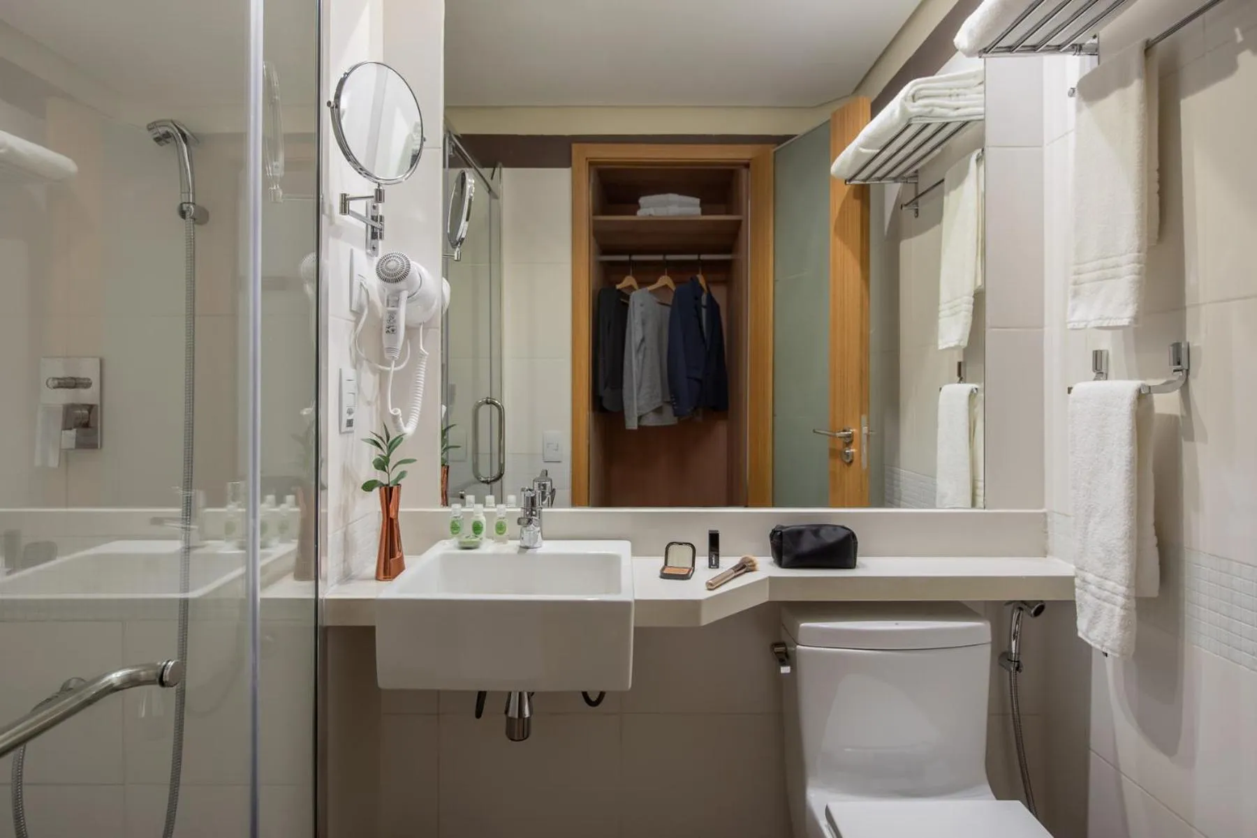 Bathroom in Intercity Itupeva