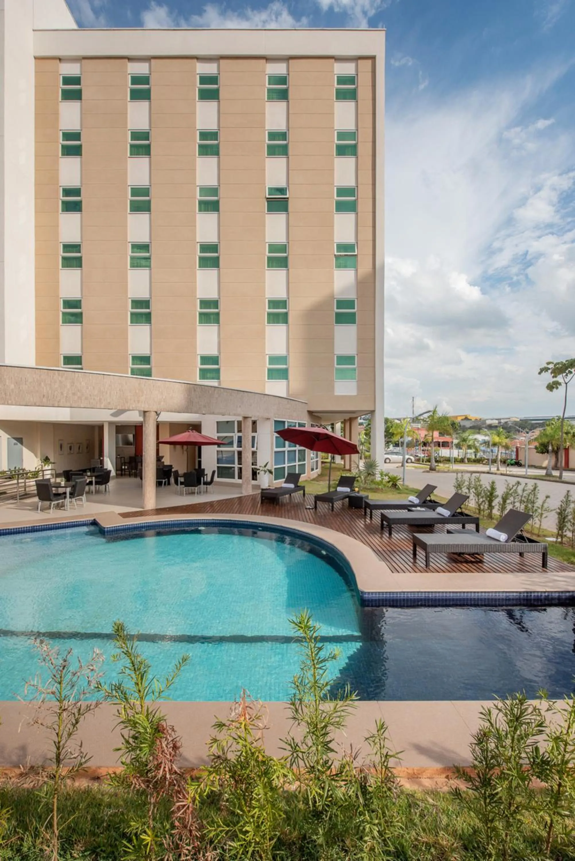 Pool view in Intercity Itupeva