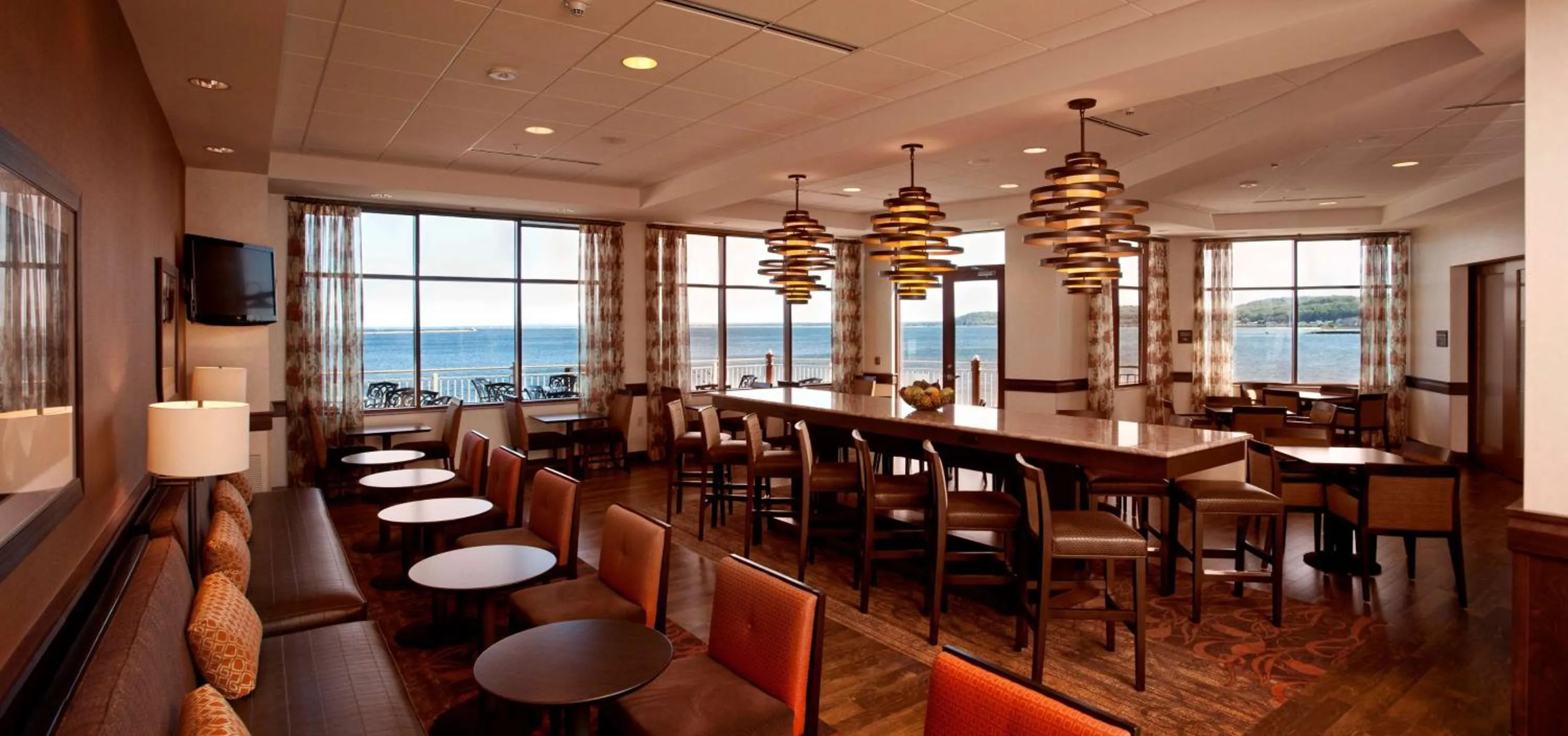 Lobby or reception in Hampton Inn Marquette-Waterfront
