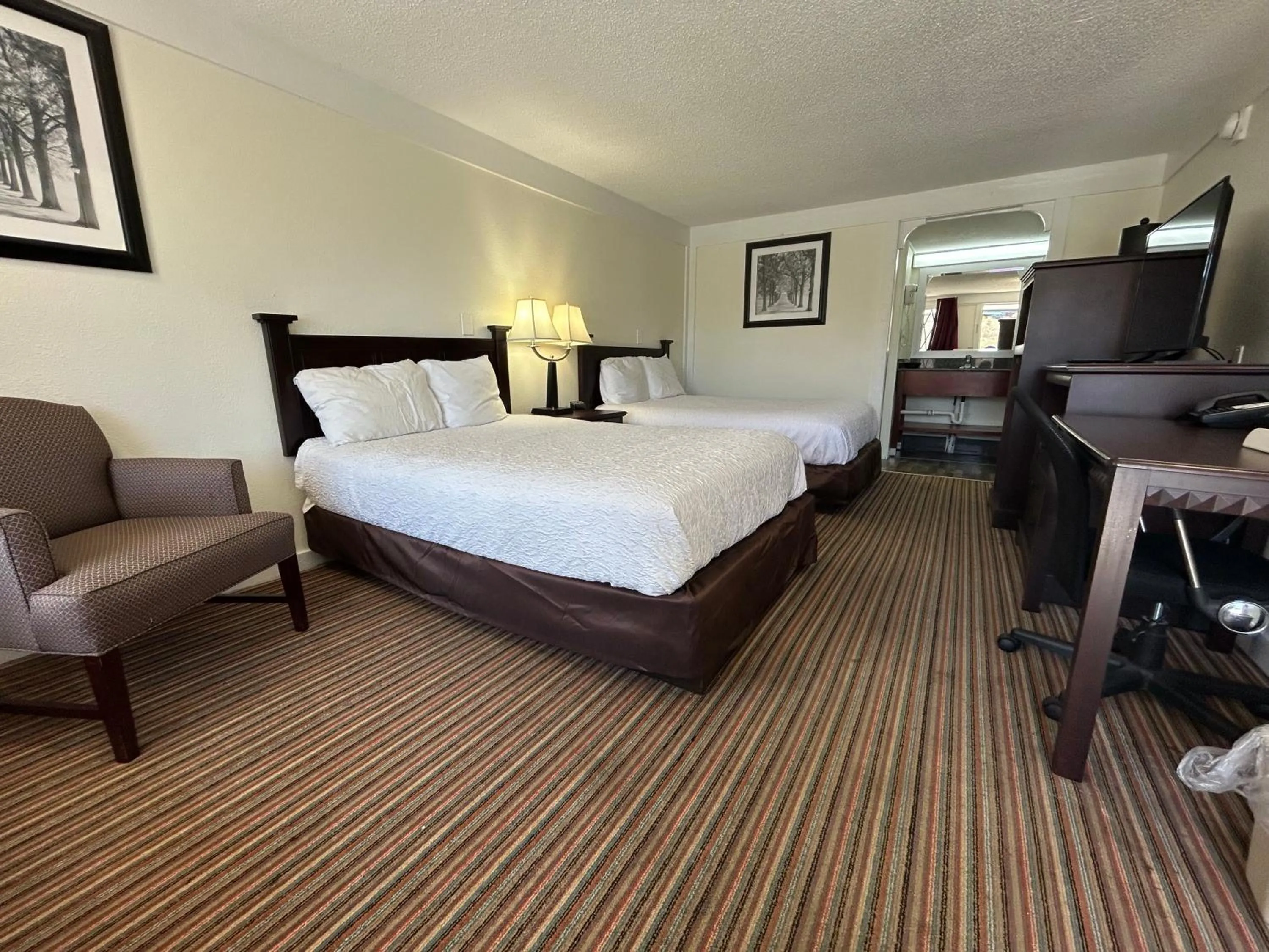 Bed in Knights Inn Somerset