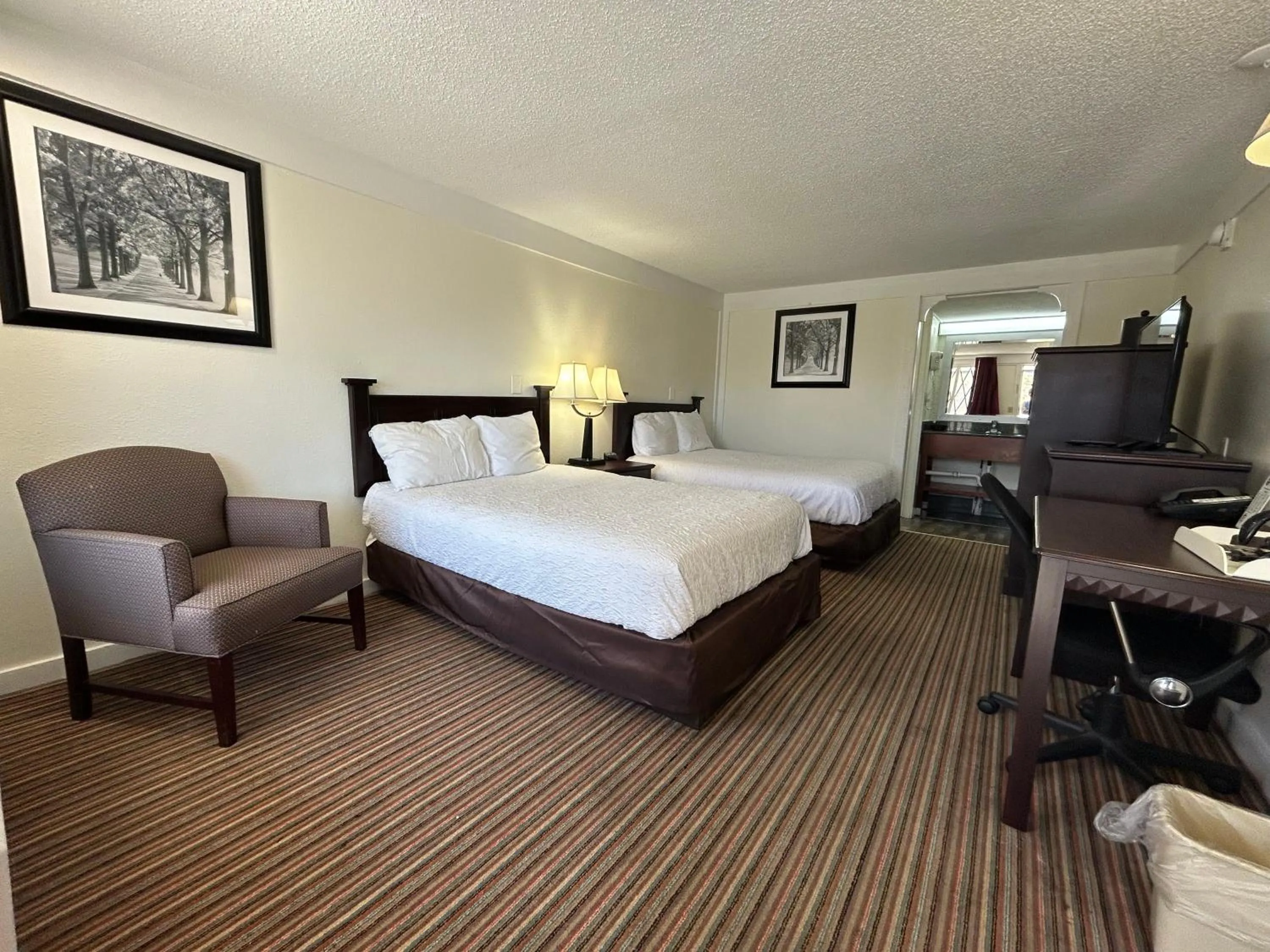 Bed in Knights Inn Somerset