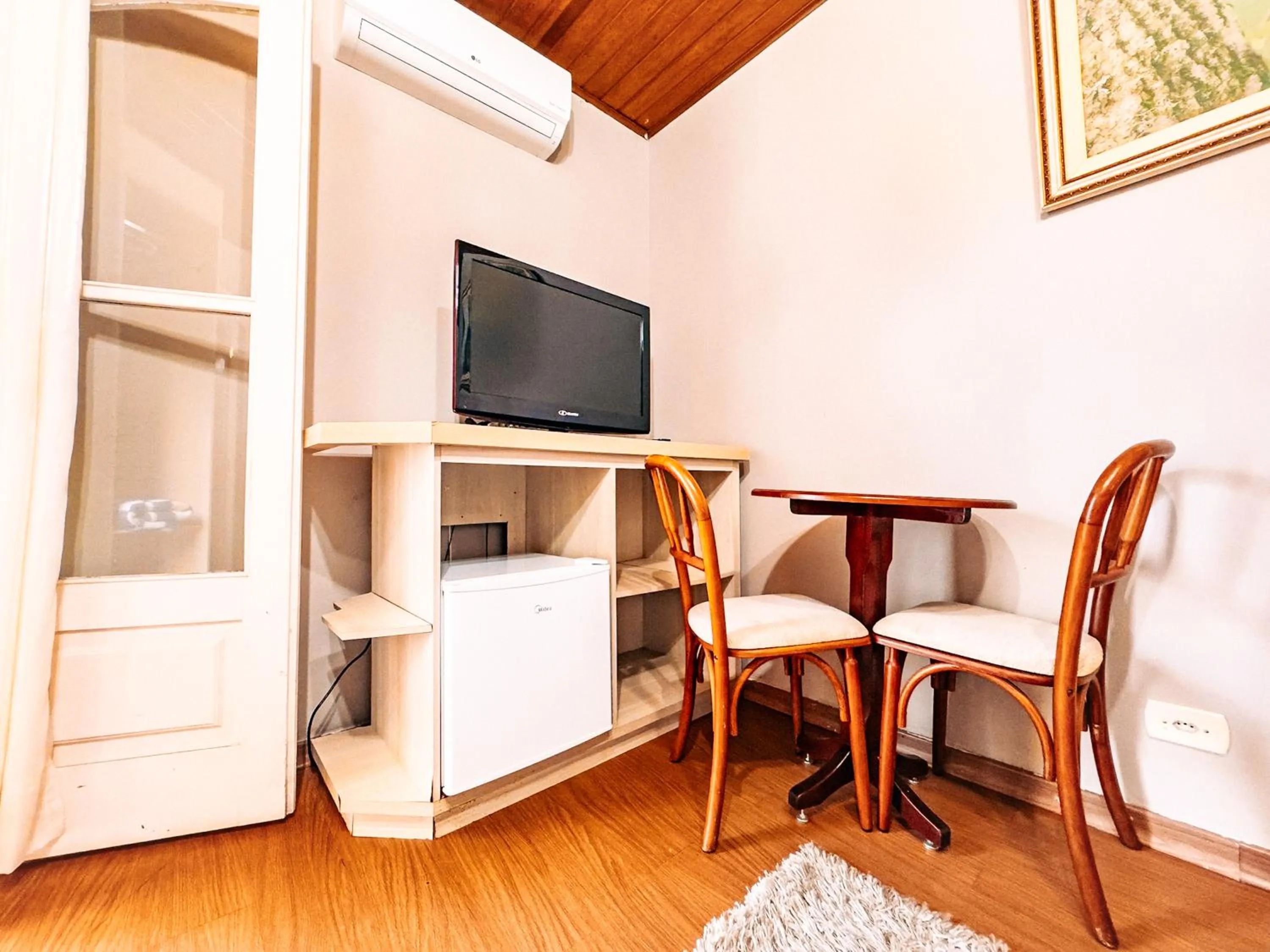 TV and multimedia in VELINN Pousada Chateau do Luar Prime