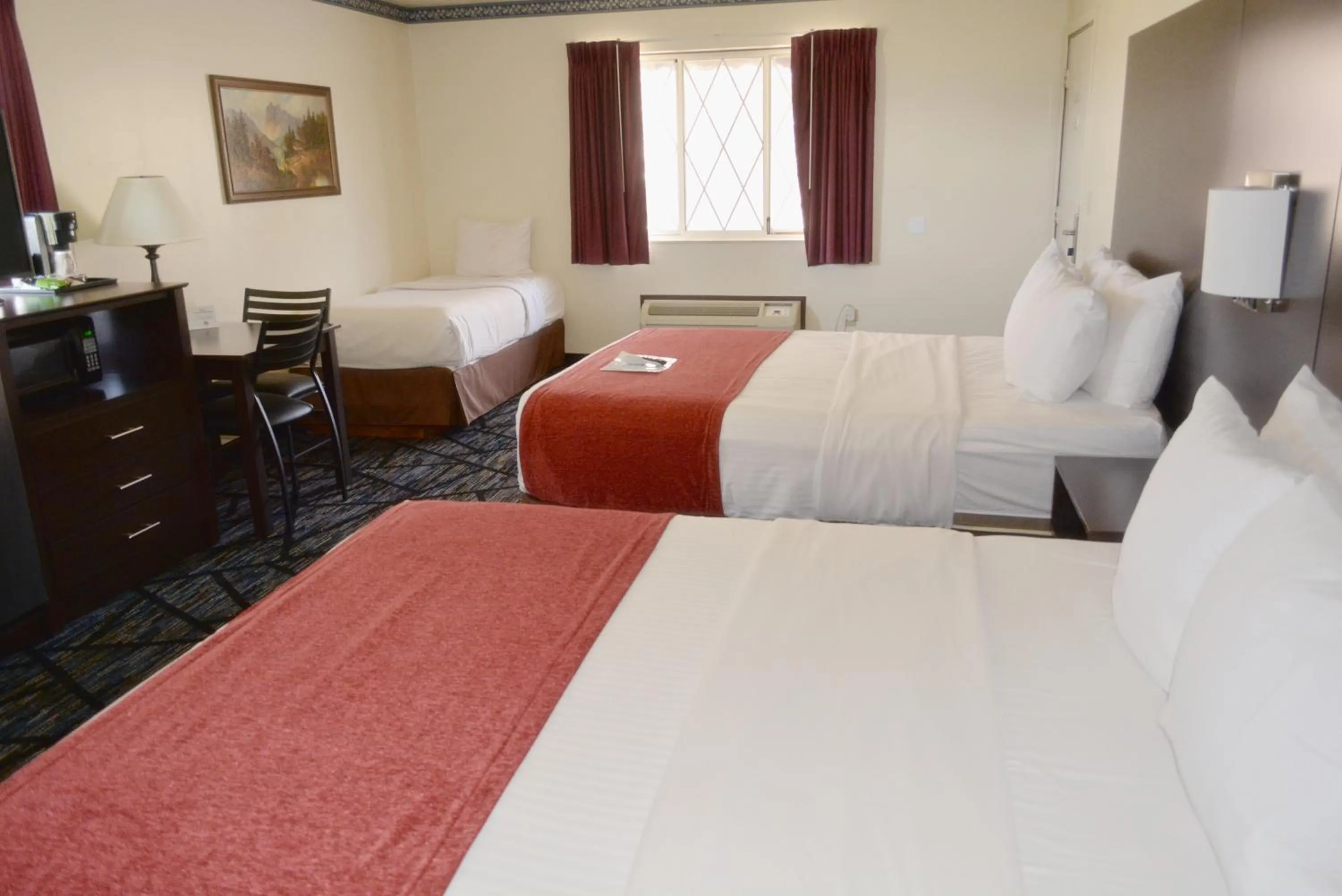 Bed in Frankenmuth Motel