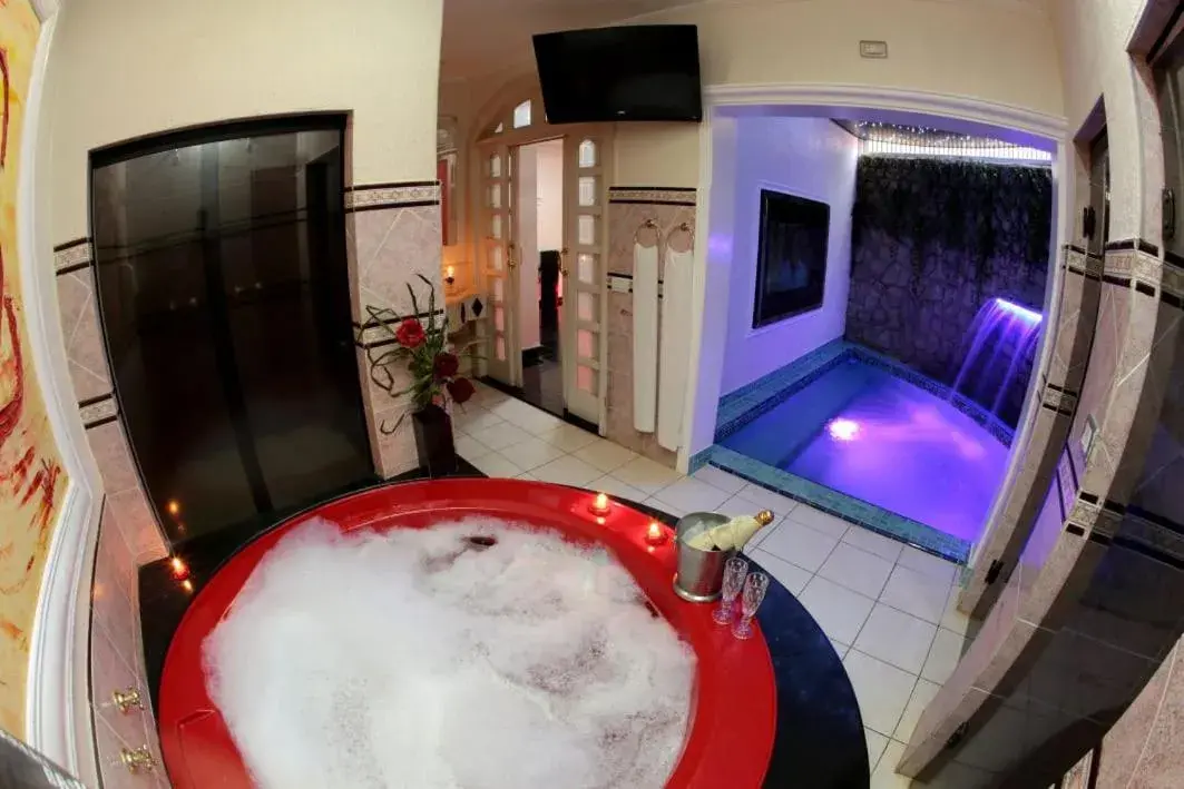 Suite with Private Pool in Hotel & Motel Le Baron Suite with Private Pool in Hotel & Motel Le Baron