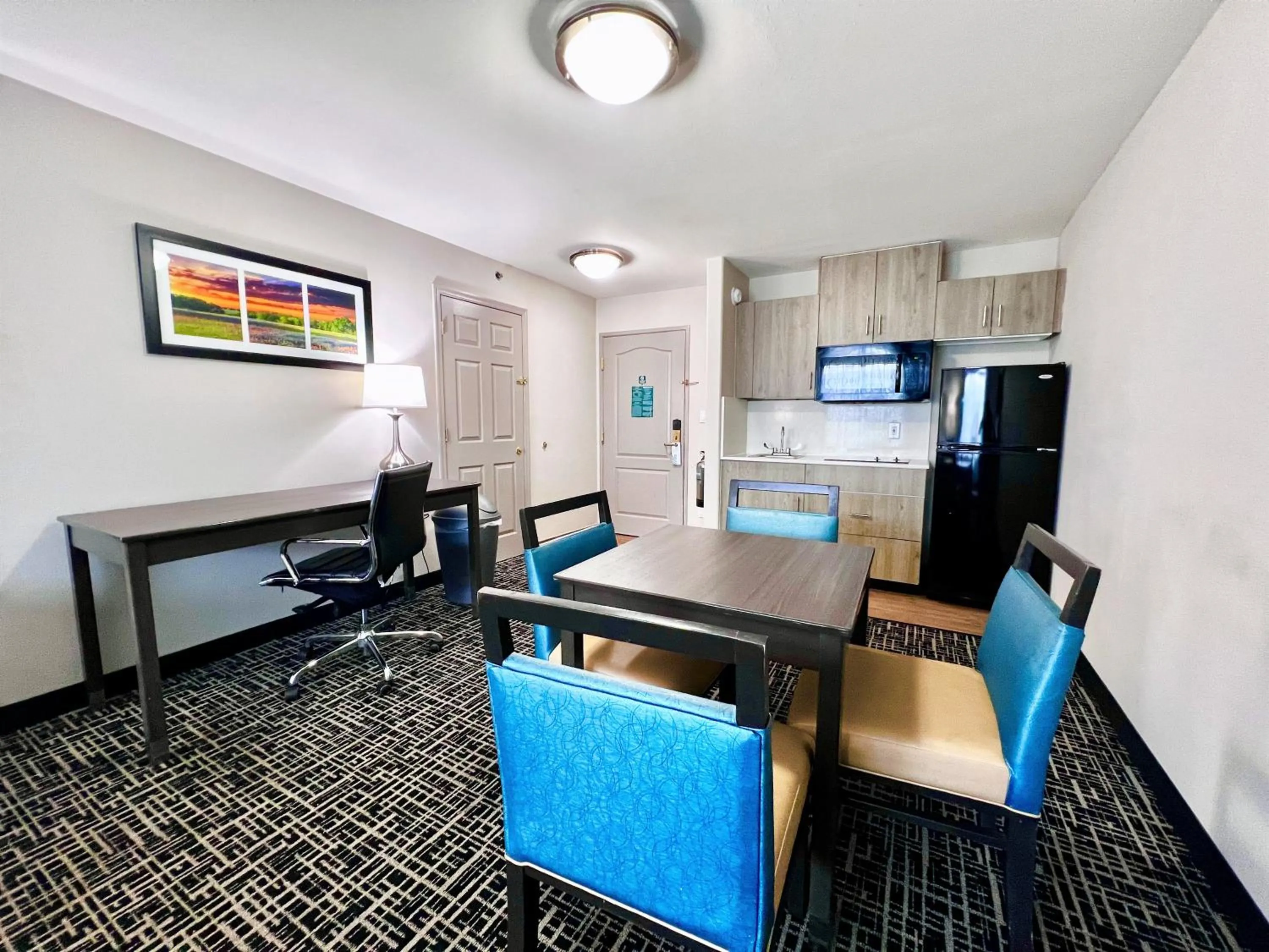 Kitchen or kitchenette in La Quinta by Wyndham Pharr North McAllen