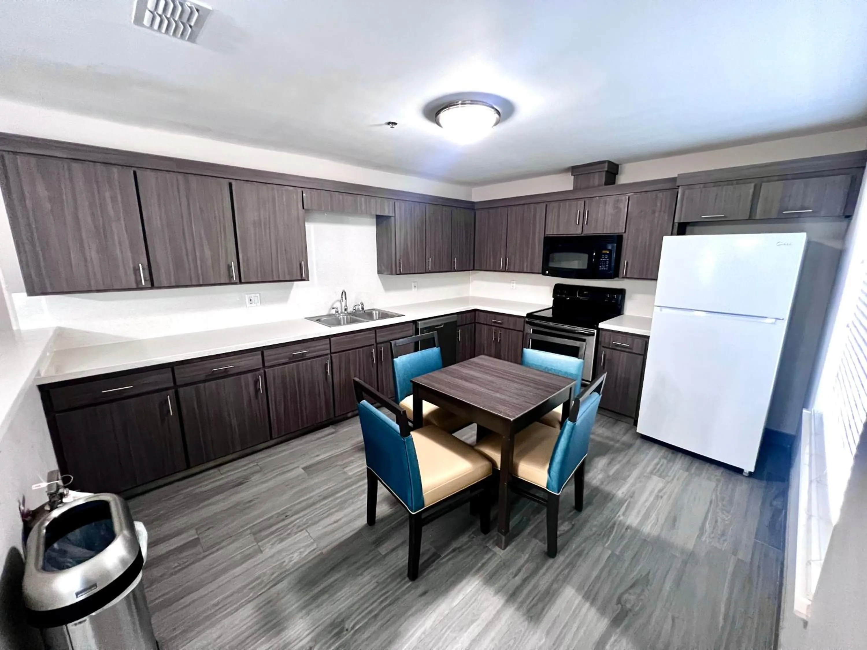 Kitchen or kitchenette in La Quinta by Wyndham Pharr North McAllen
