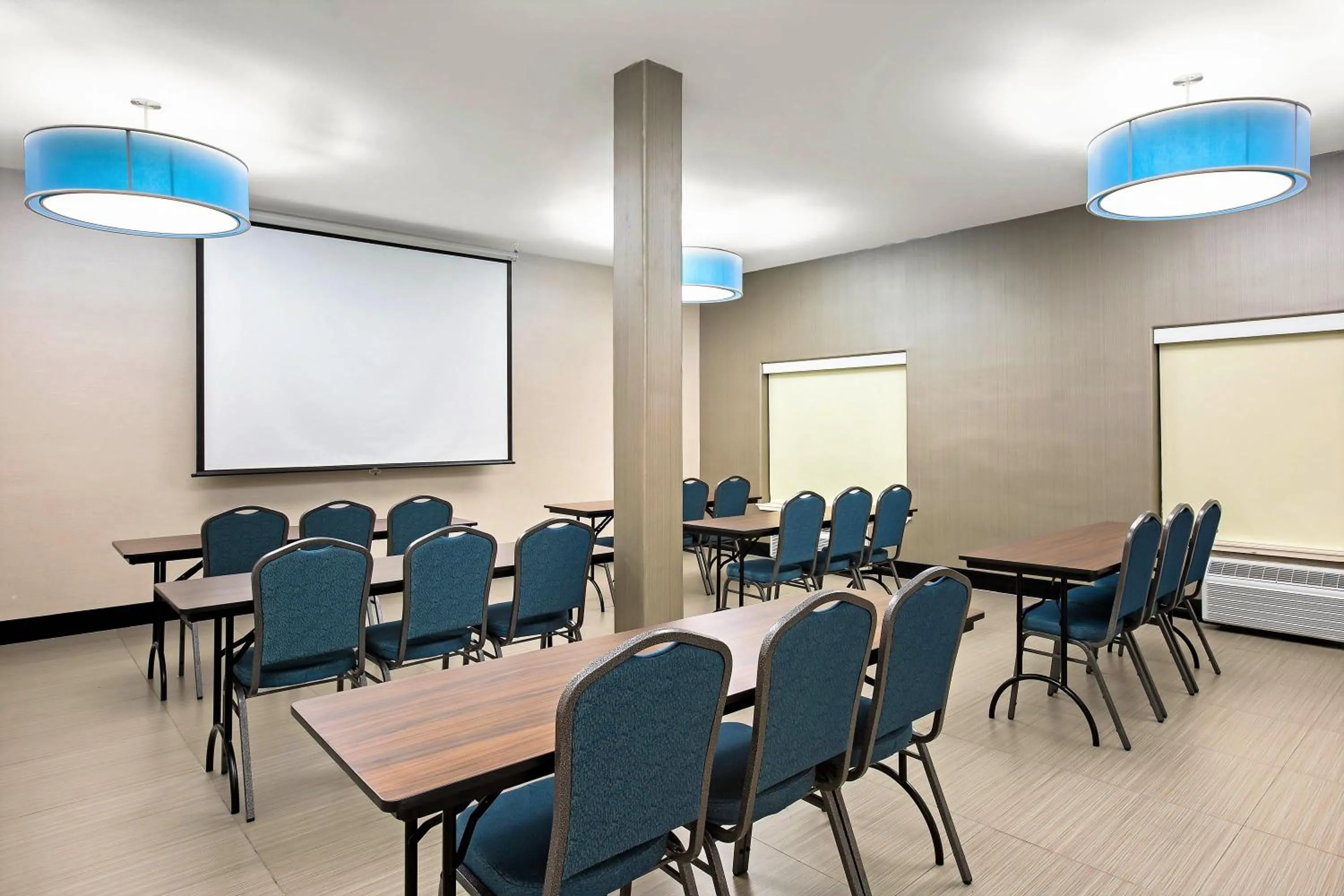 Business facilities in La Quinta by Wyndham Pharr North McAllen