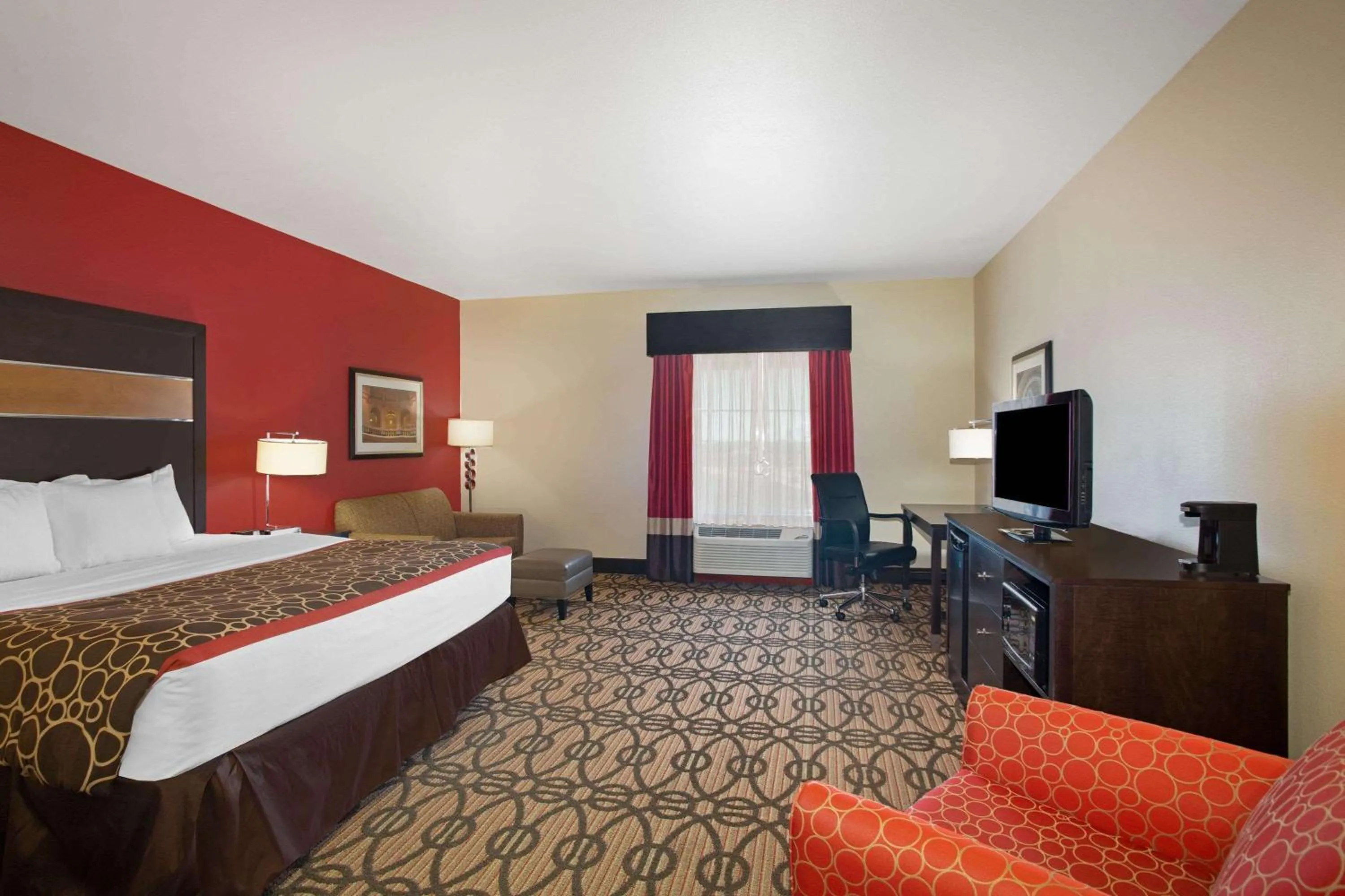 Photo of the whole room, Bed in La Quinta by Wyndham Pearsall