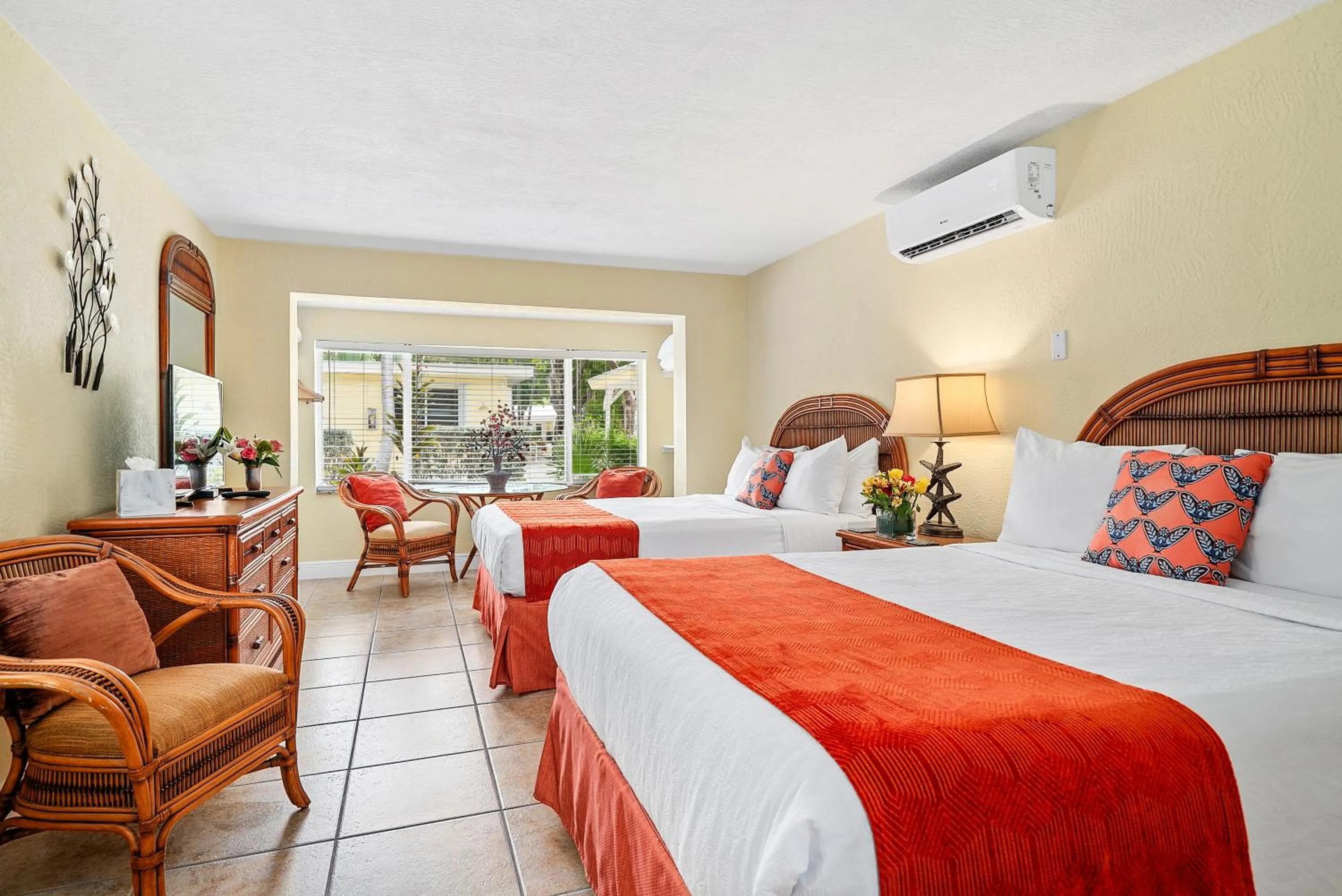 Bedroom, Bed in Coconut Bay Resort - Key Largo