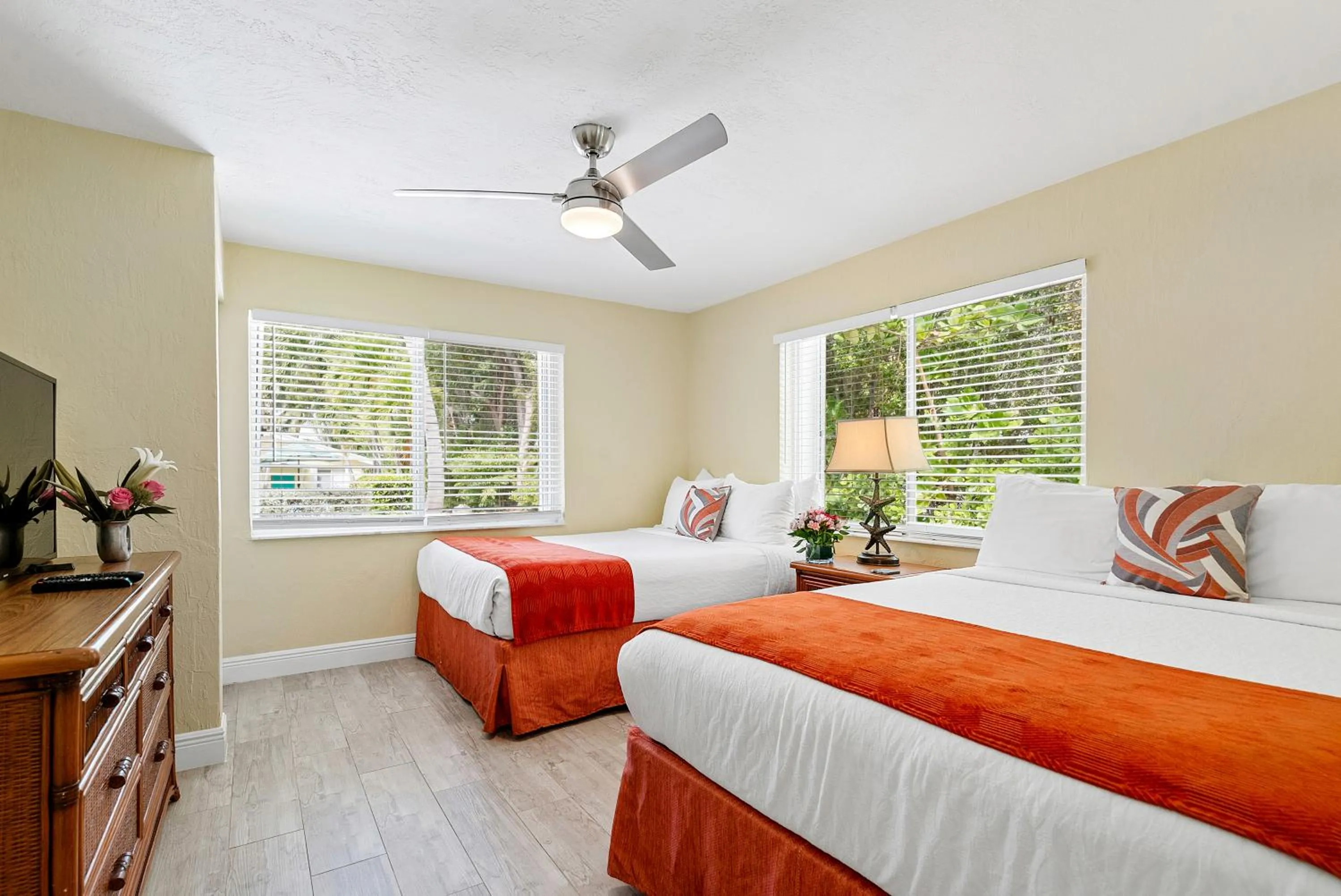 Bedroom, Bed in Coconut Bay Resort - Key Largo