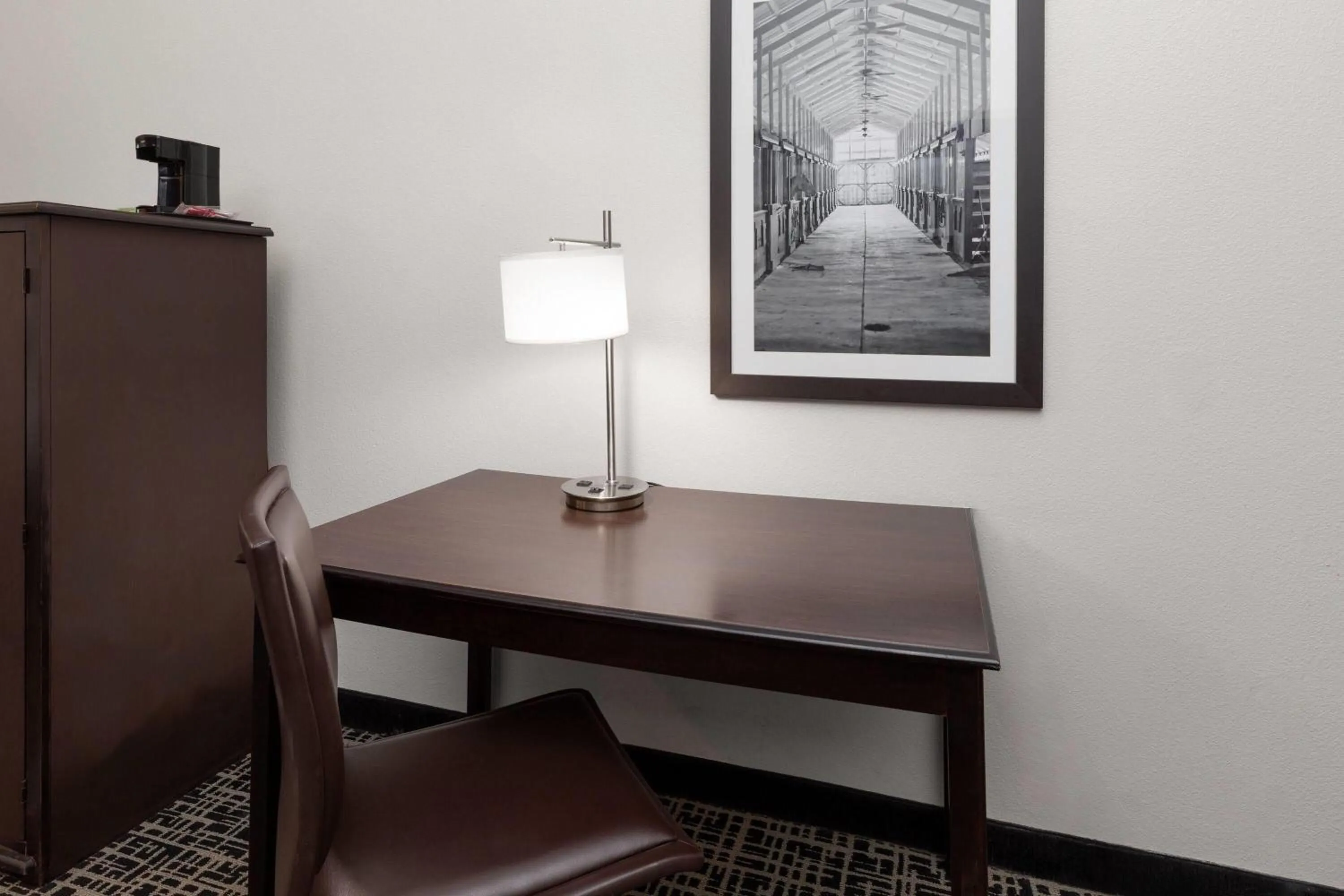 Photo of the whole room in La Quinta by Wyndham Brownwood