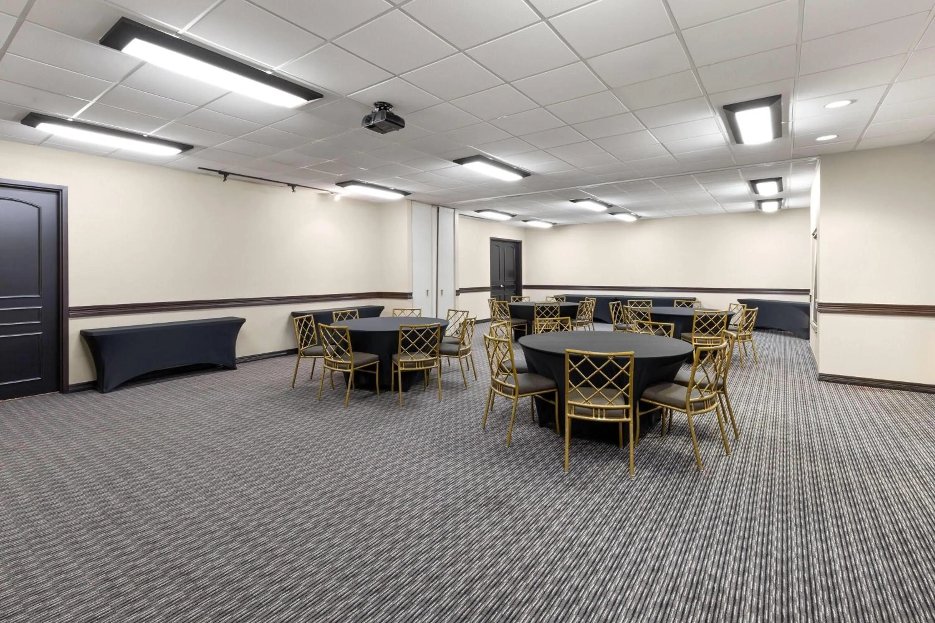 Meeting/conference room in La Quinta by Wyndham Brownwood
