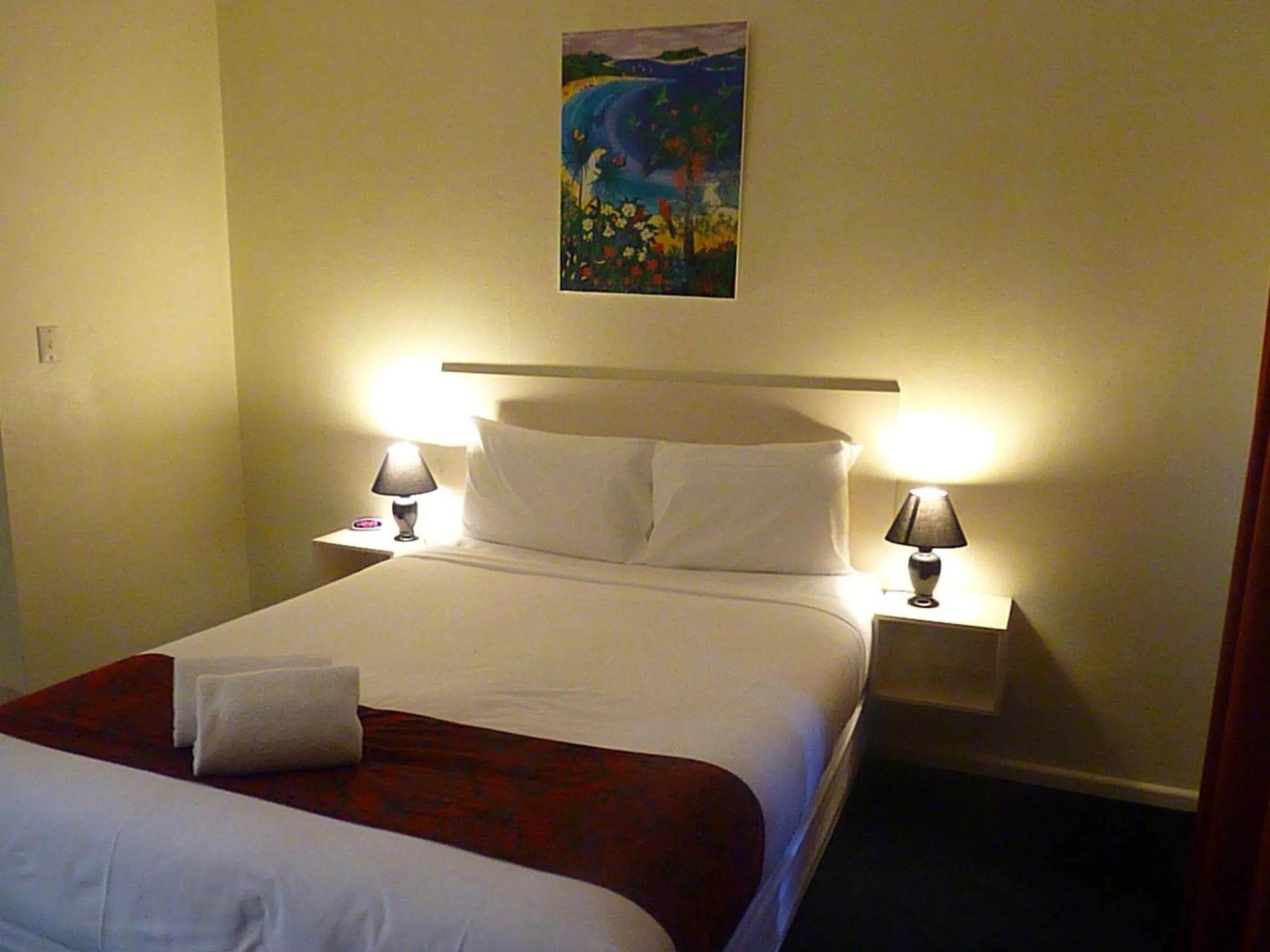 Bed in International Lodge Motel