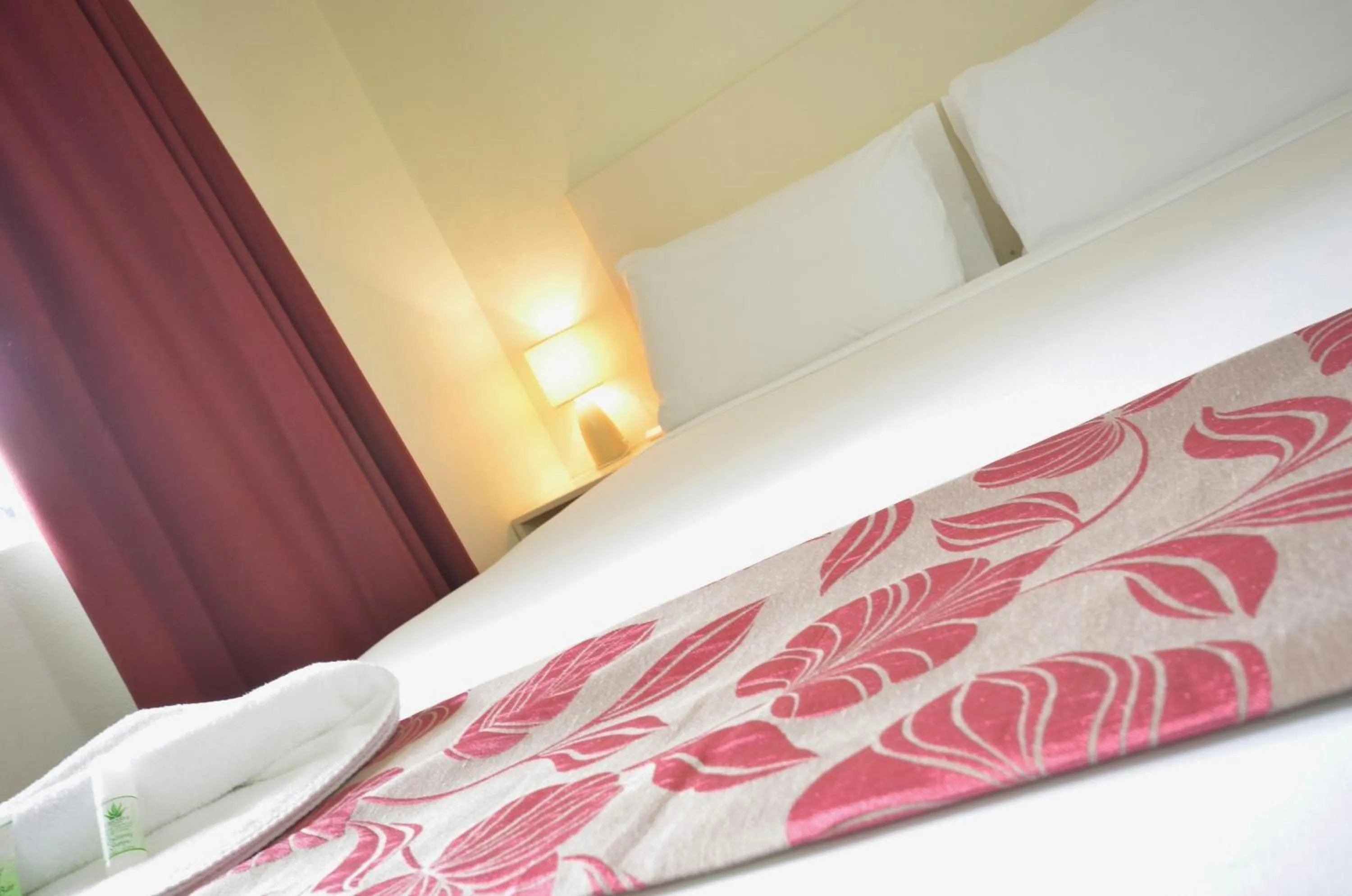 Photo of the whole room, Bed in International Lodge Motel