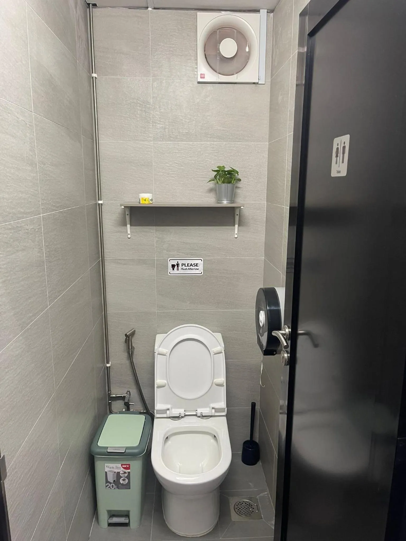 Toilet in Meadows Hostel