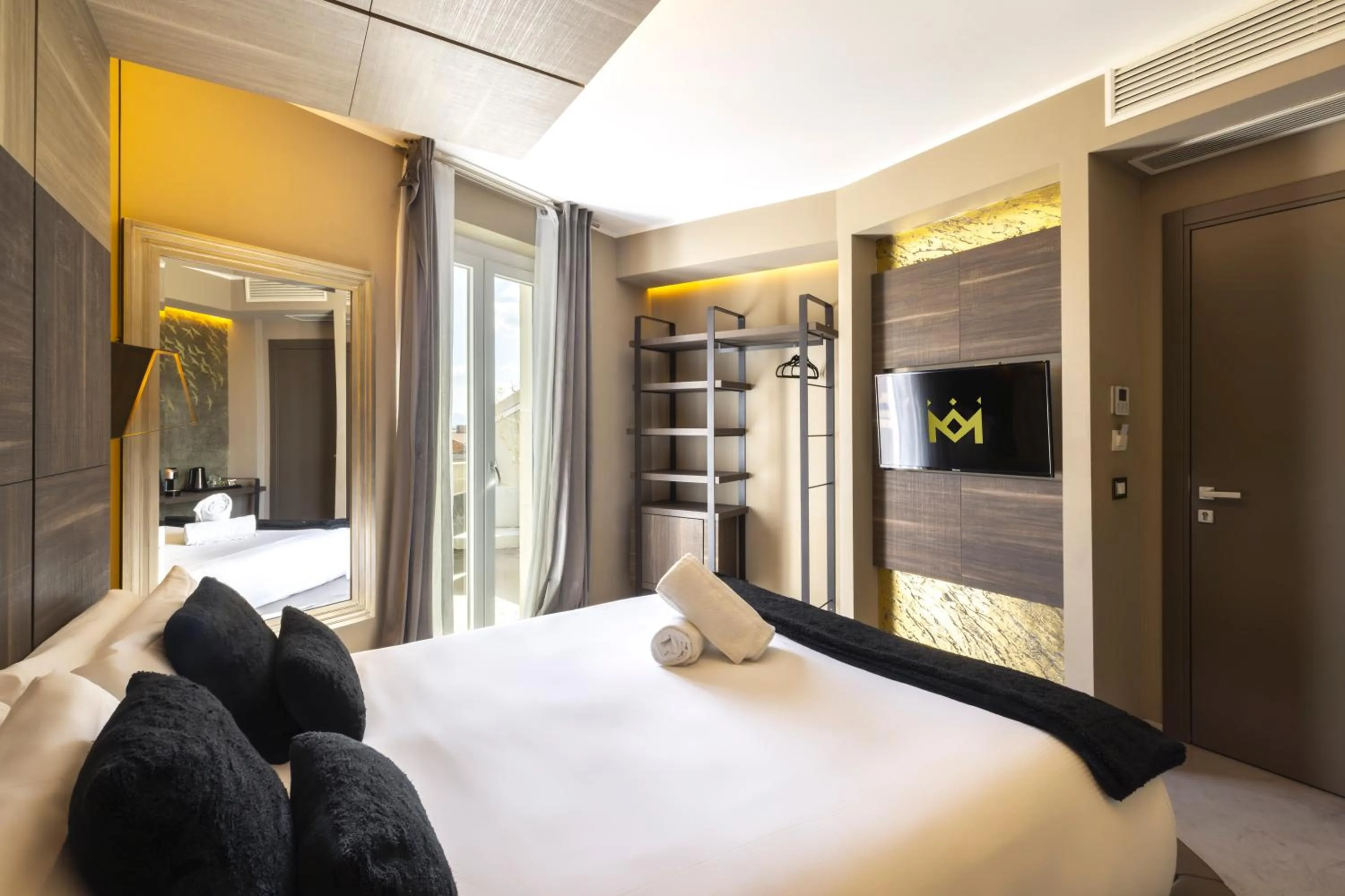 Photo of the whole room, Bed in Milestone