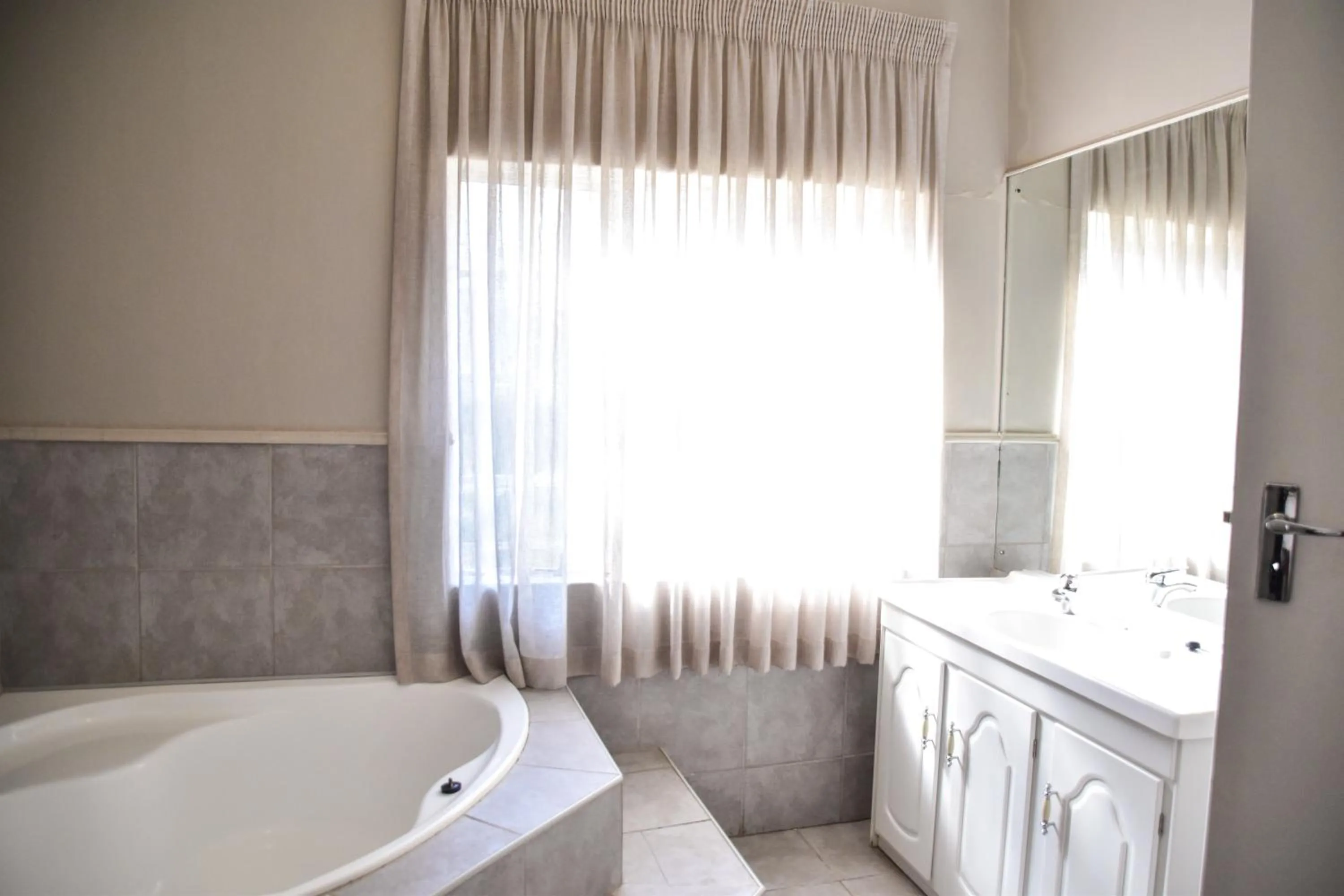 Hobbit Boutique Hotel