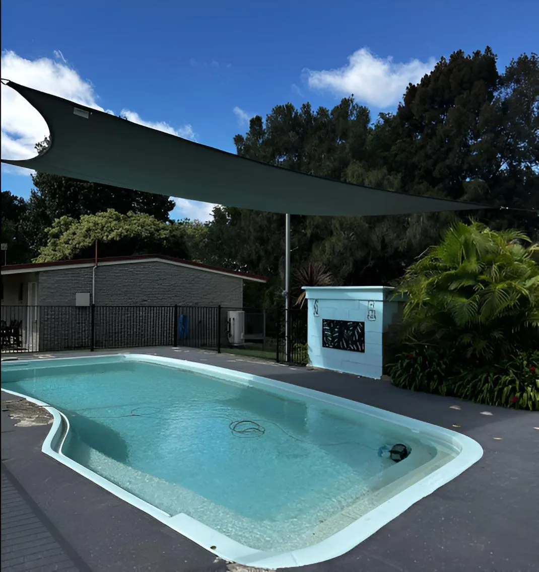 Swimming pool in Murgon Motor Inn