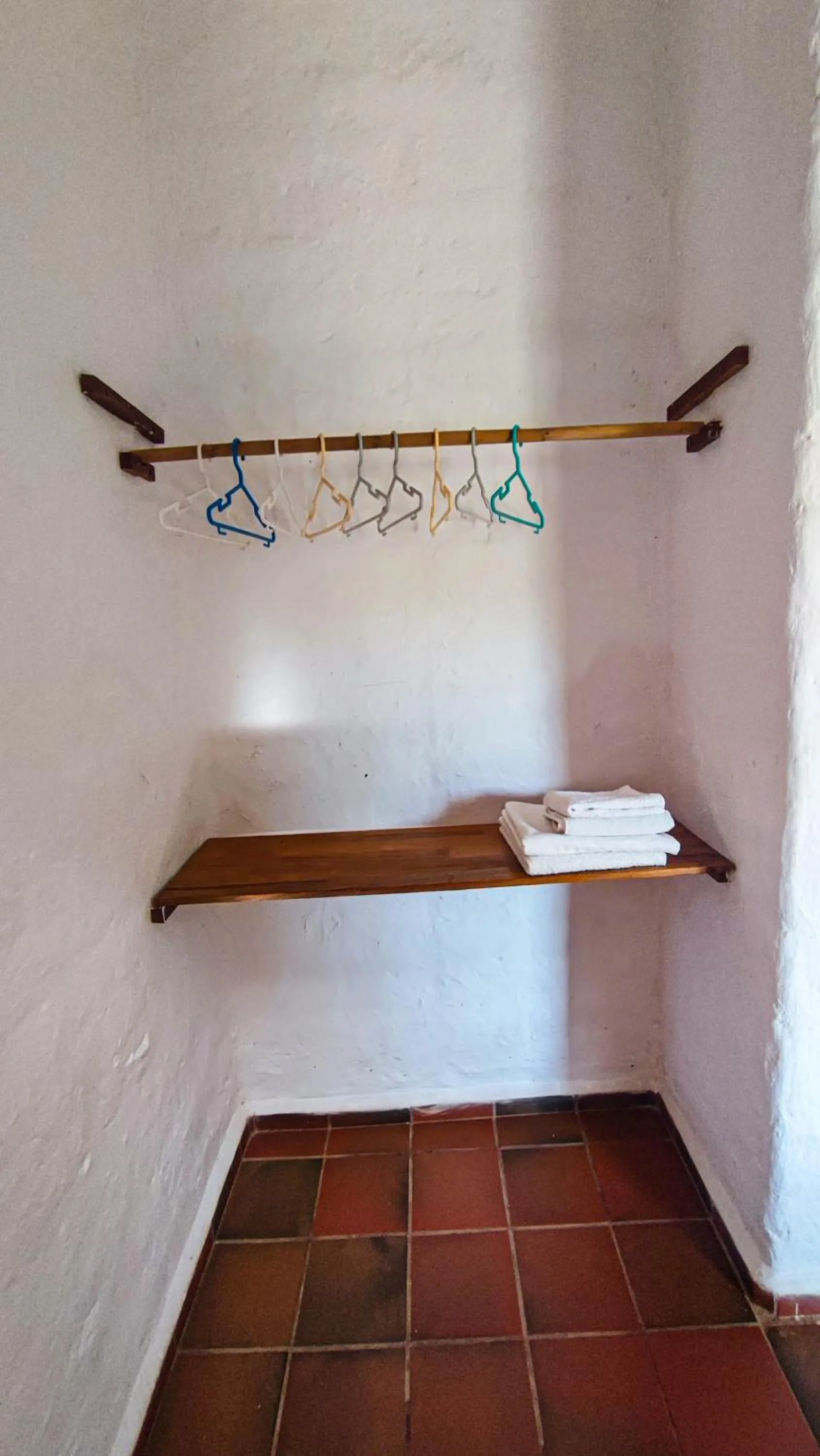 wardrobe in YVY CASA HOTEL