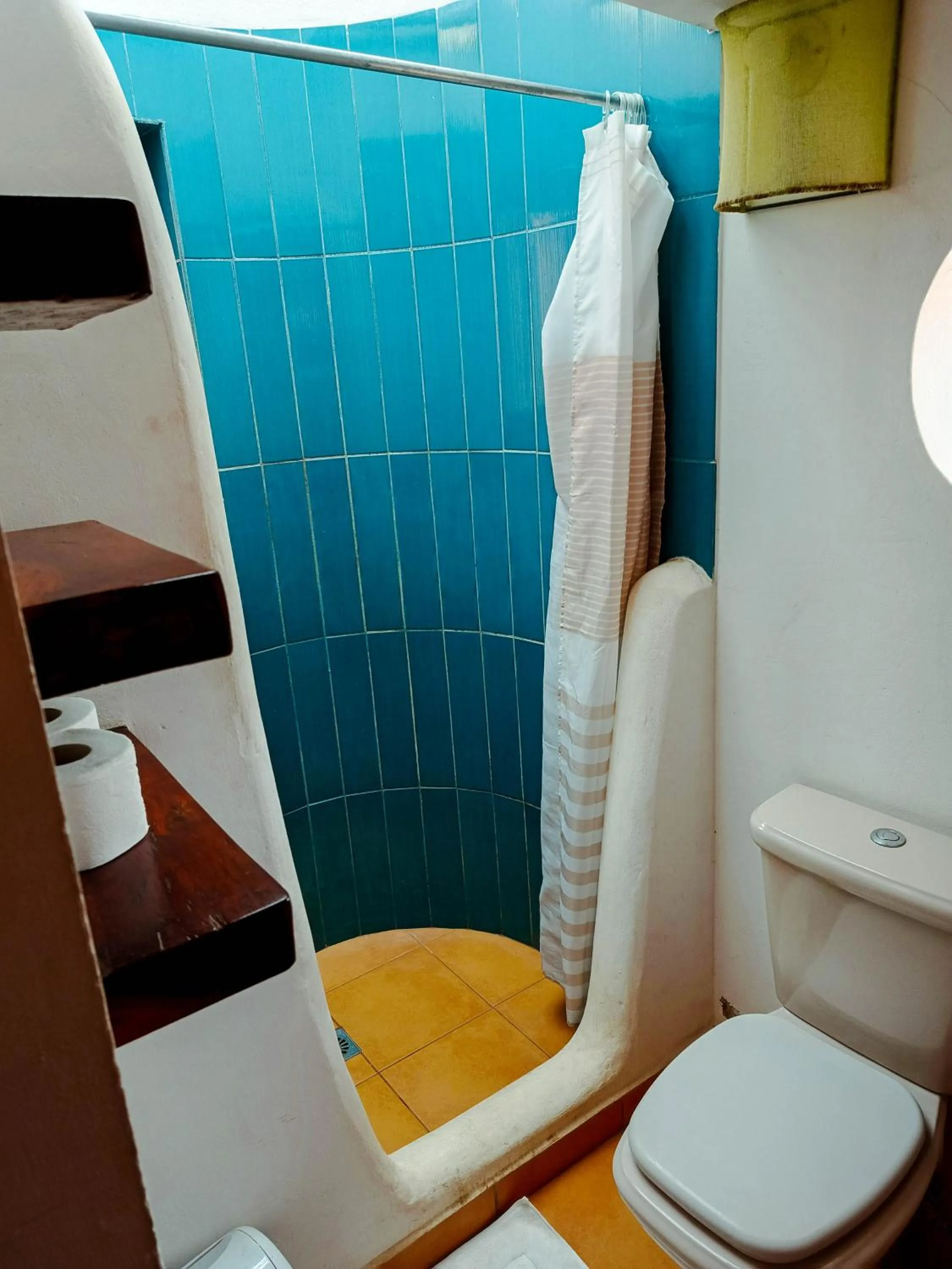 Shower in YVY CASA HOTEL