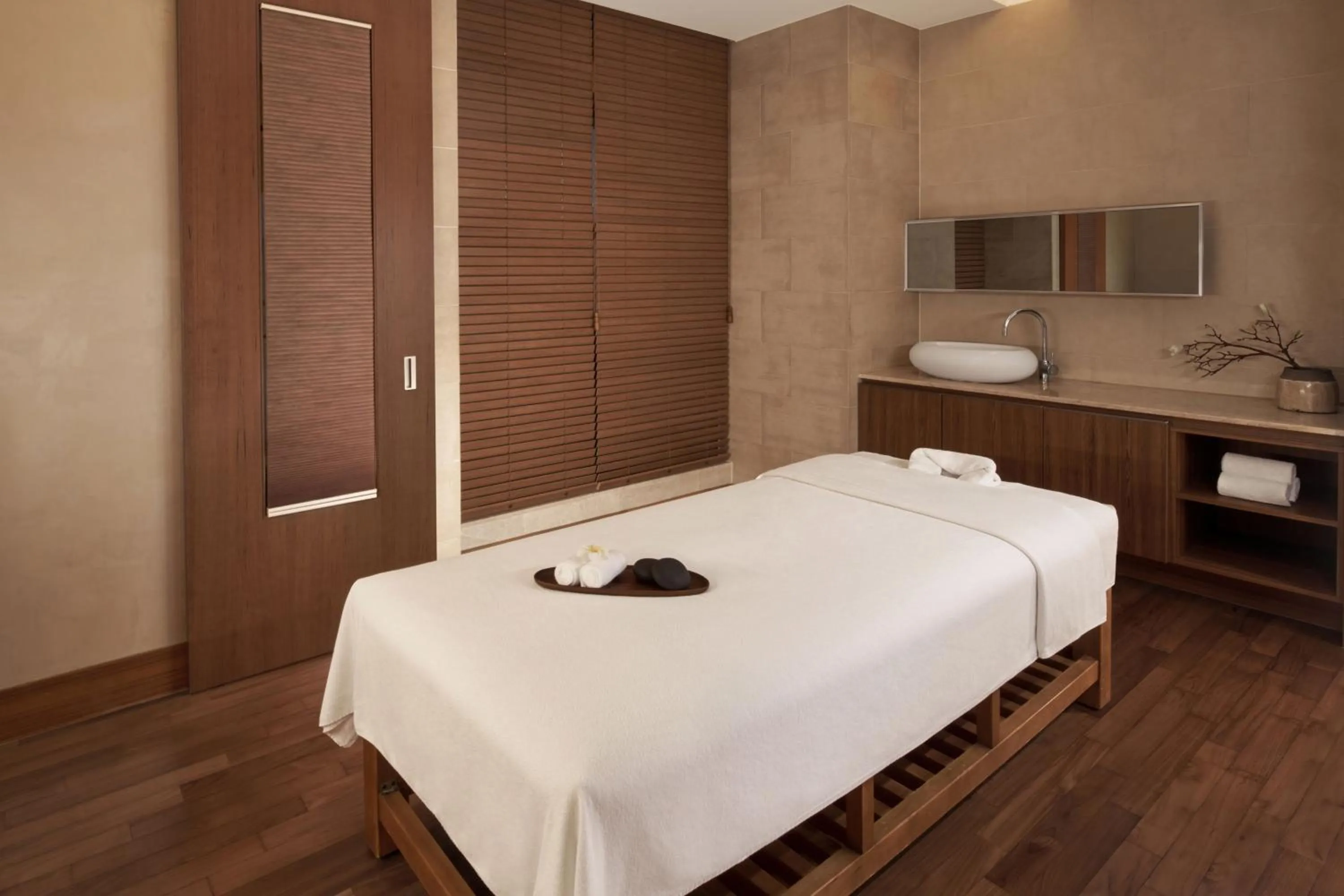 Spa and wellness centre/facilities, Bed in Sheraton Grand Incheon Hotel