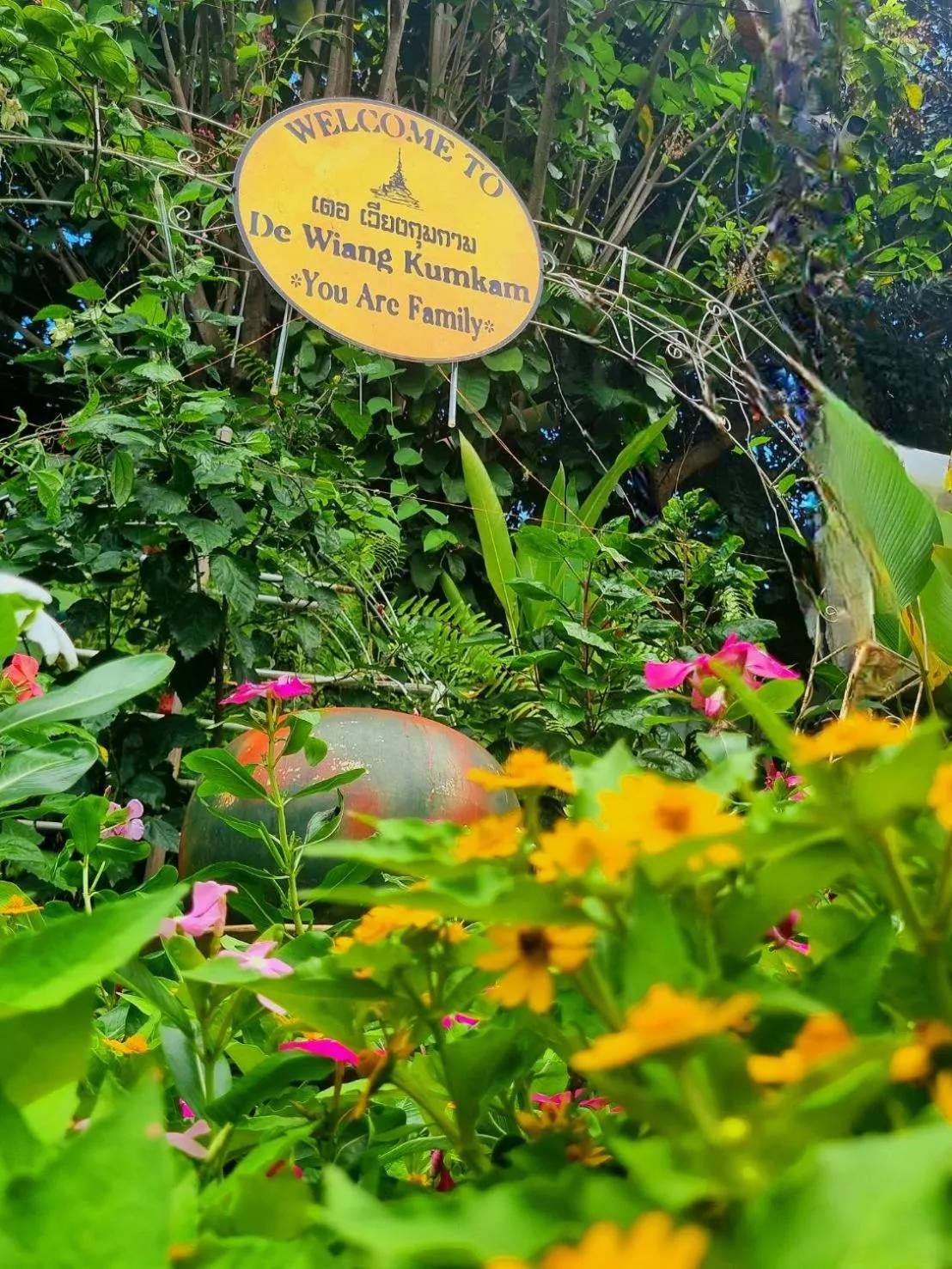 Property logo or sign in De Wiang Kum Kam