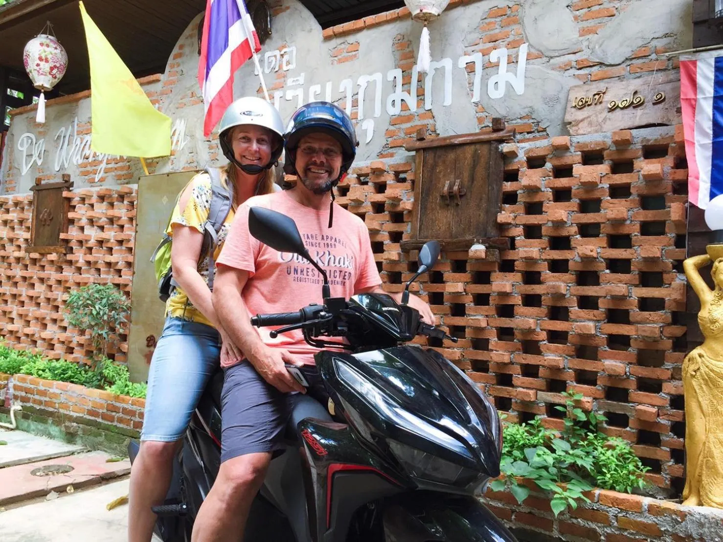 group of guests in De Wiang Kum Kam