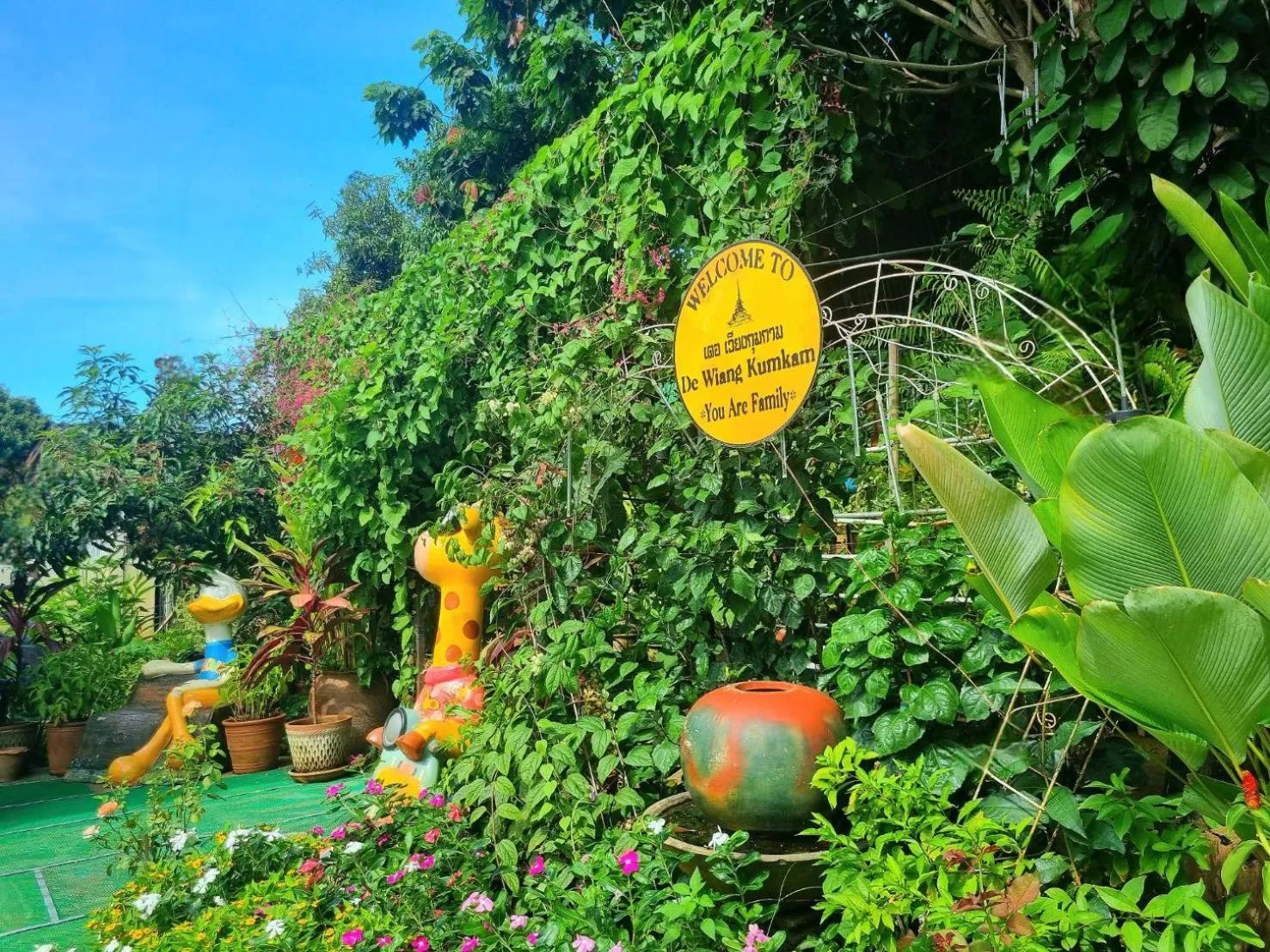 Property logo or sign in De Wiang Kum Kam