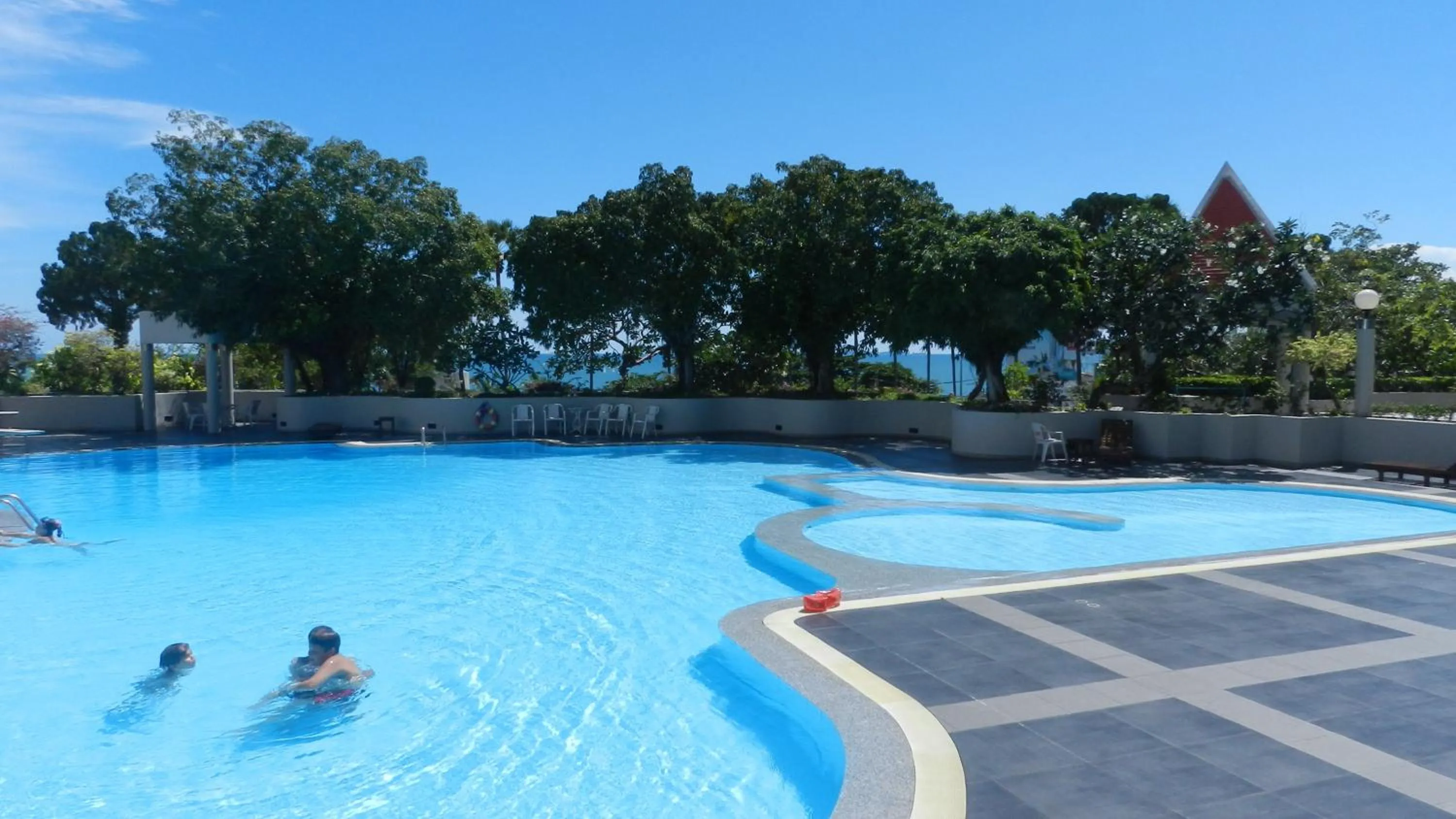 Swimming pool in Jomtien PLAZA Condotel