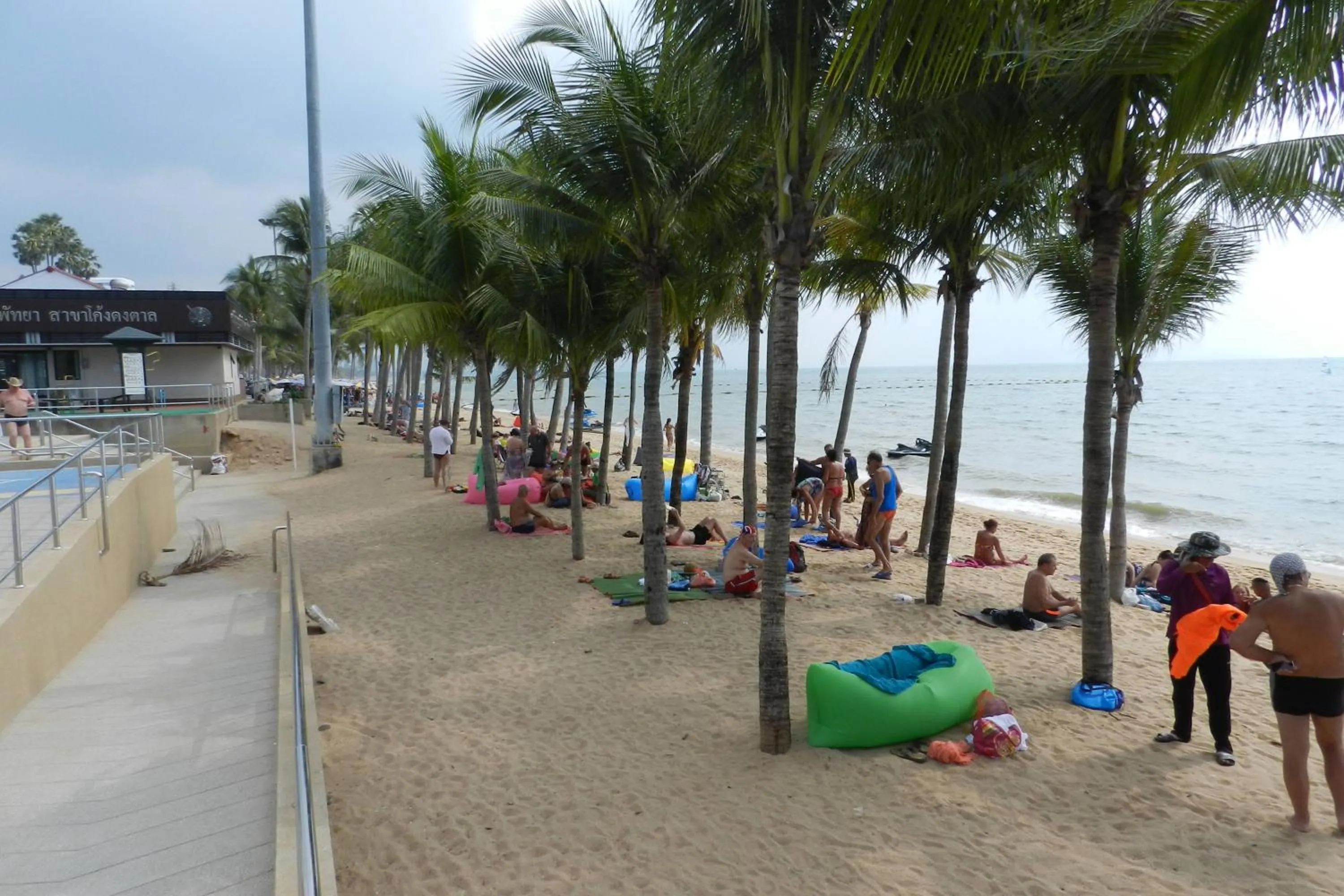 Beach in Jomtien PLAZA Condotel