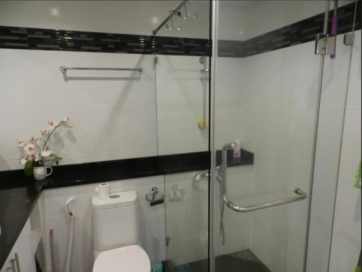 Toilet in Jomtien PLAZA Condotel