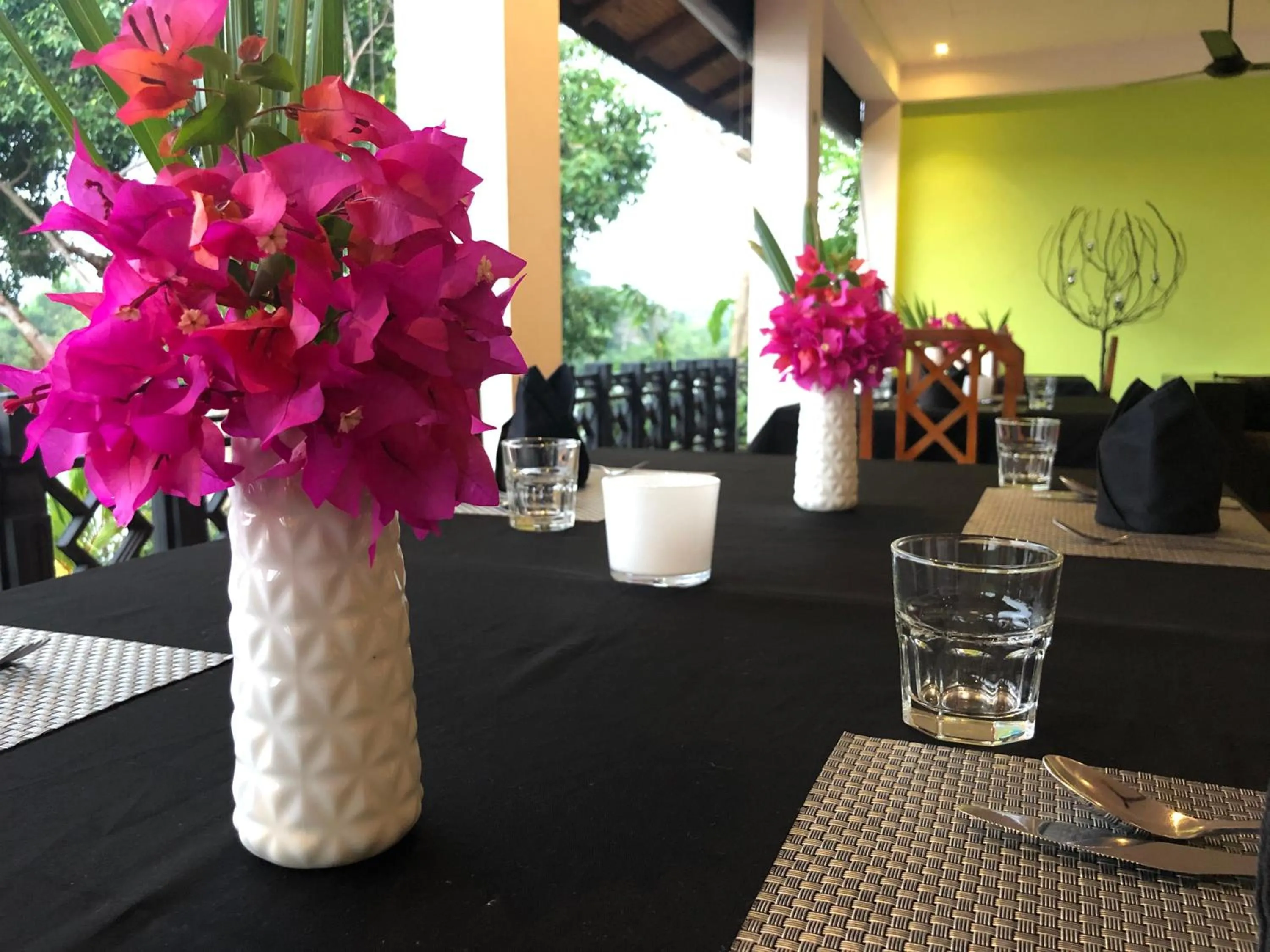 Restaurant/places to eat in Kalla Bongo Lake Resort