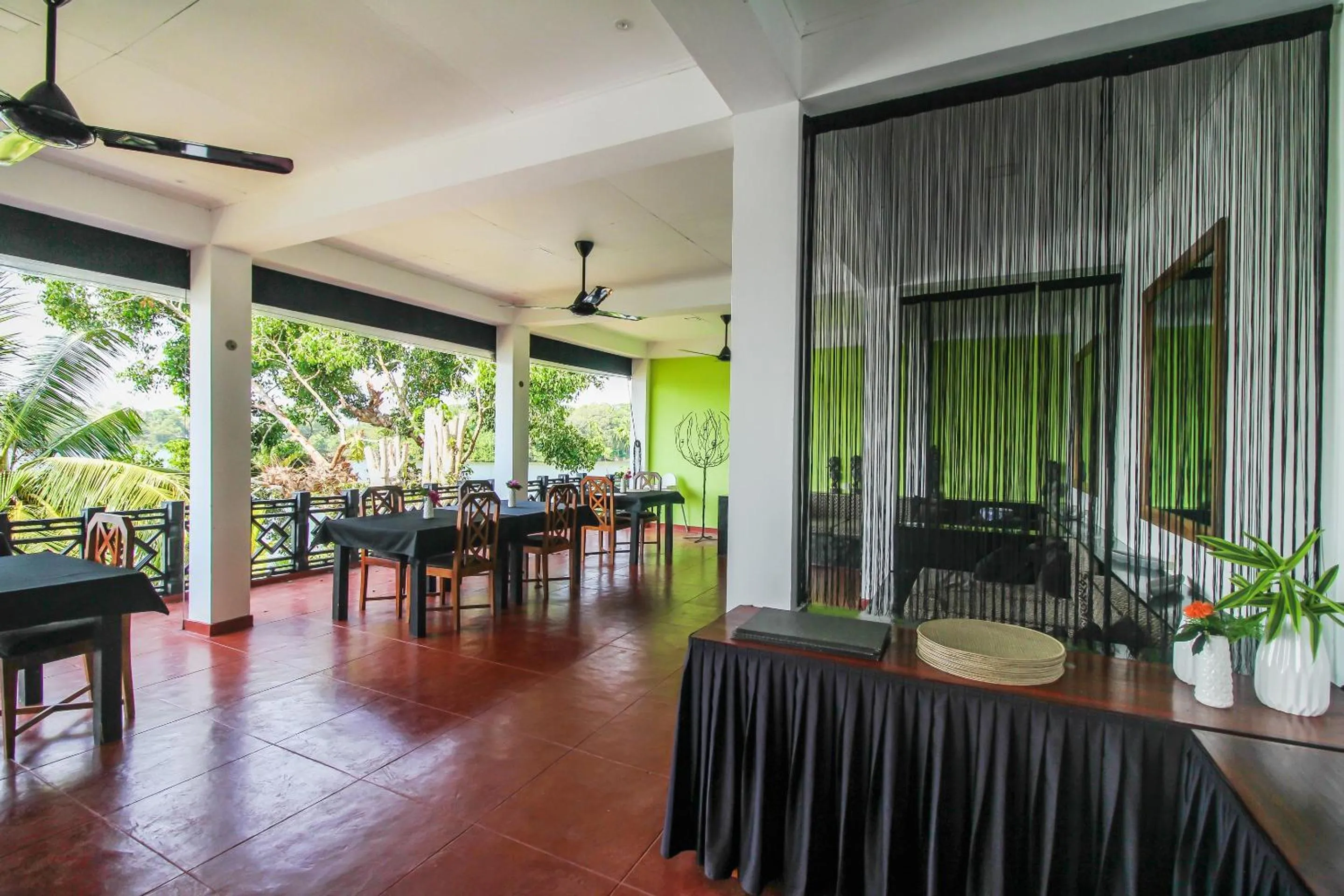 Restaurant/places to eat in Kalla Bongo Lake Resort