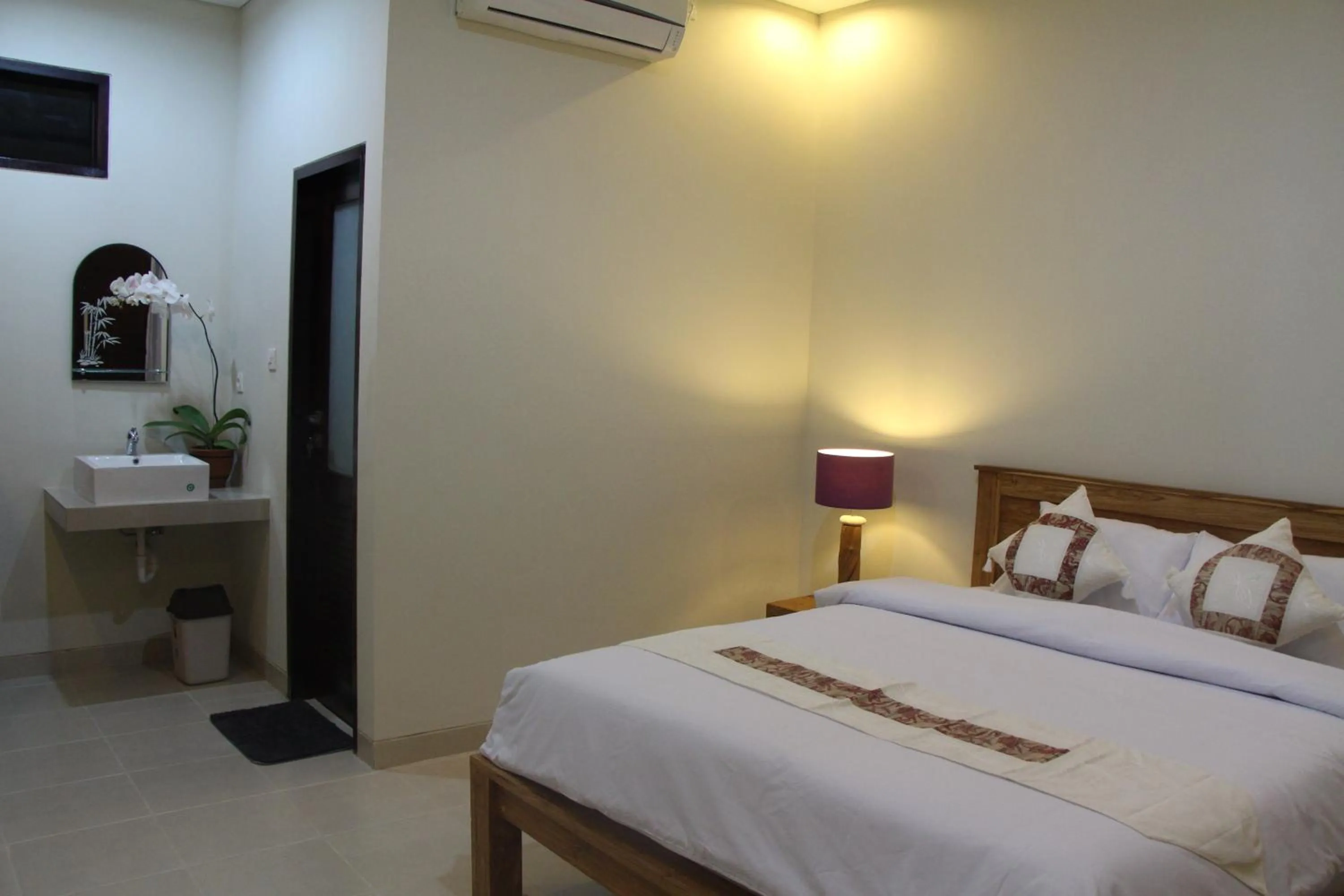 Bedroom, Bed in Jonsen Homestay