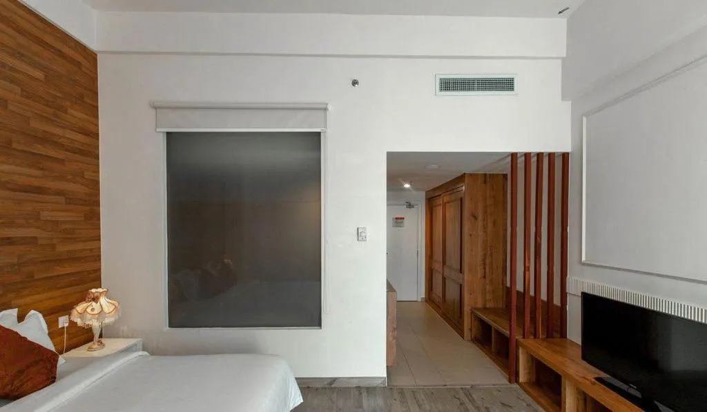 Bedroom, Bed in Swan Garden Hotel