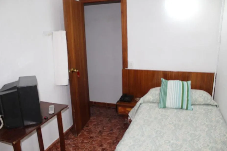 Single Room with Shared Bathroom in Pension Americano