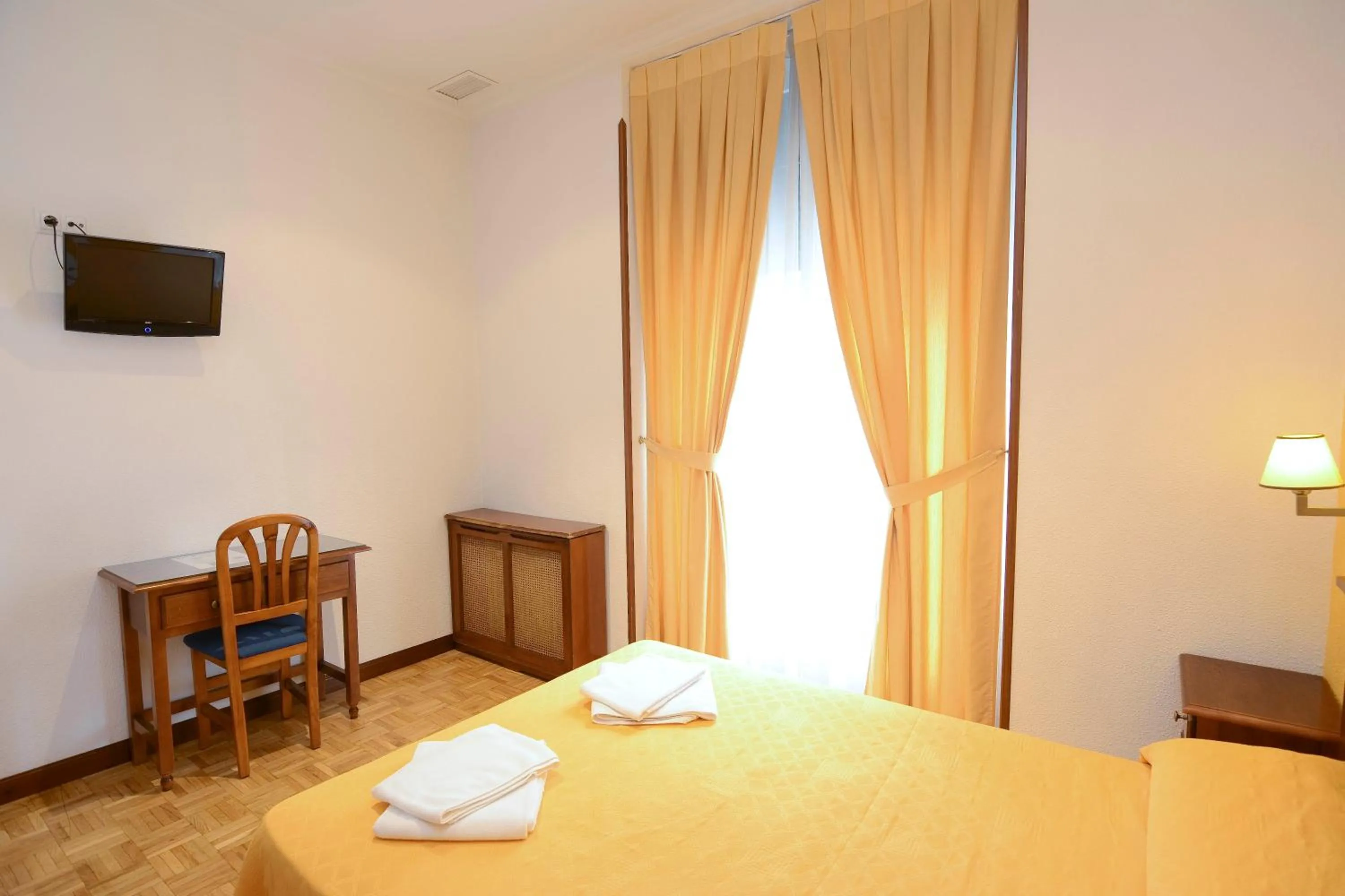 Photo of the whole room, Bed in Hostal Edreira