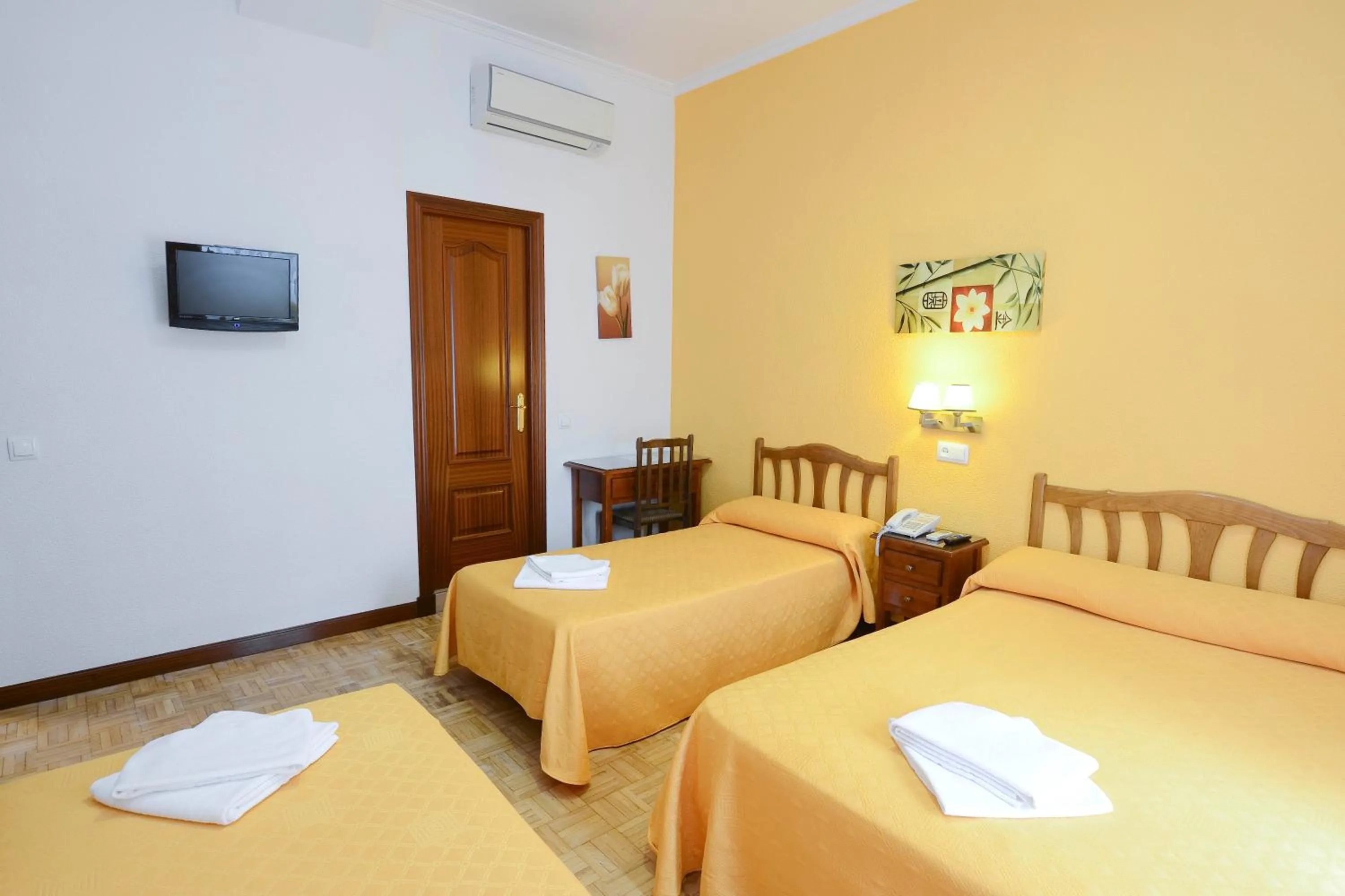 Photo of the whole room, Bed in Hostal Edreira