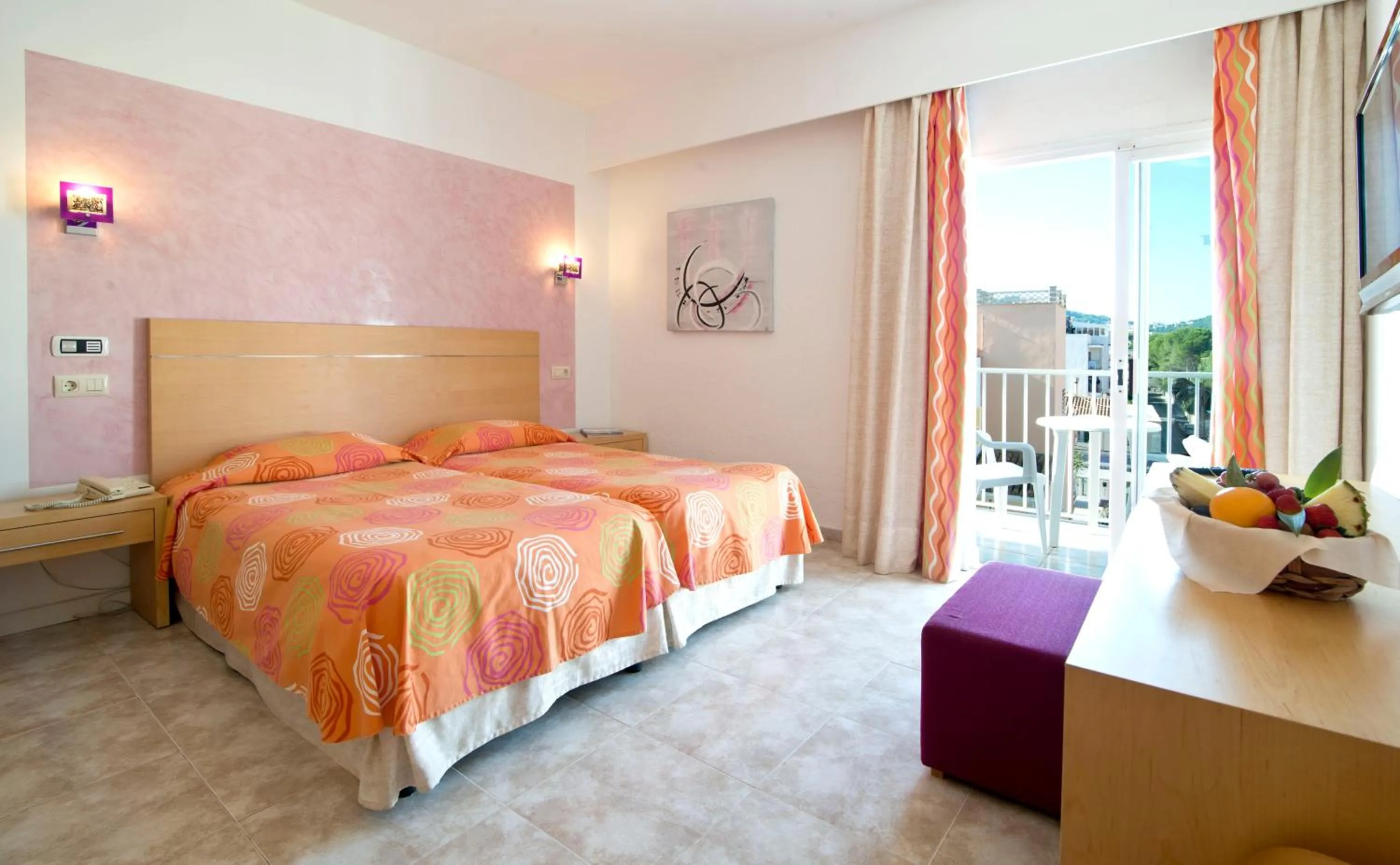 Photo of the whole room, Bed in Hotel Capricho