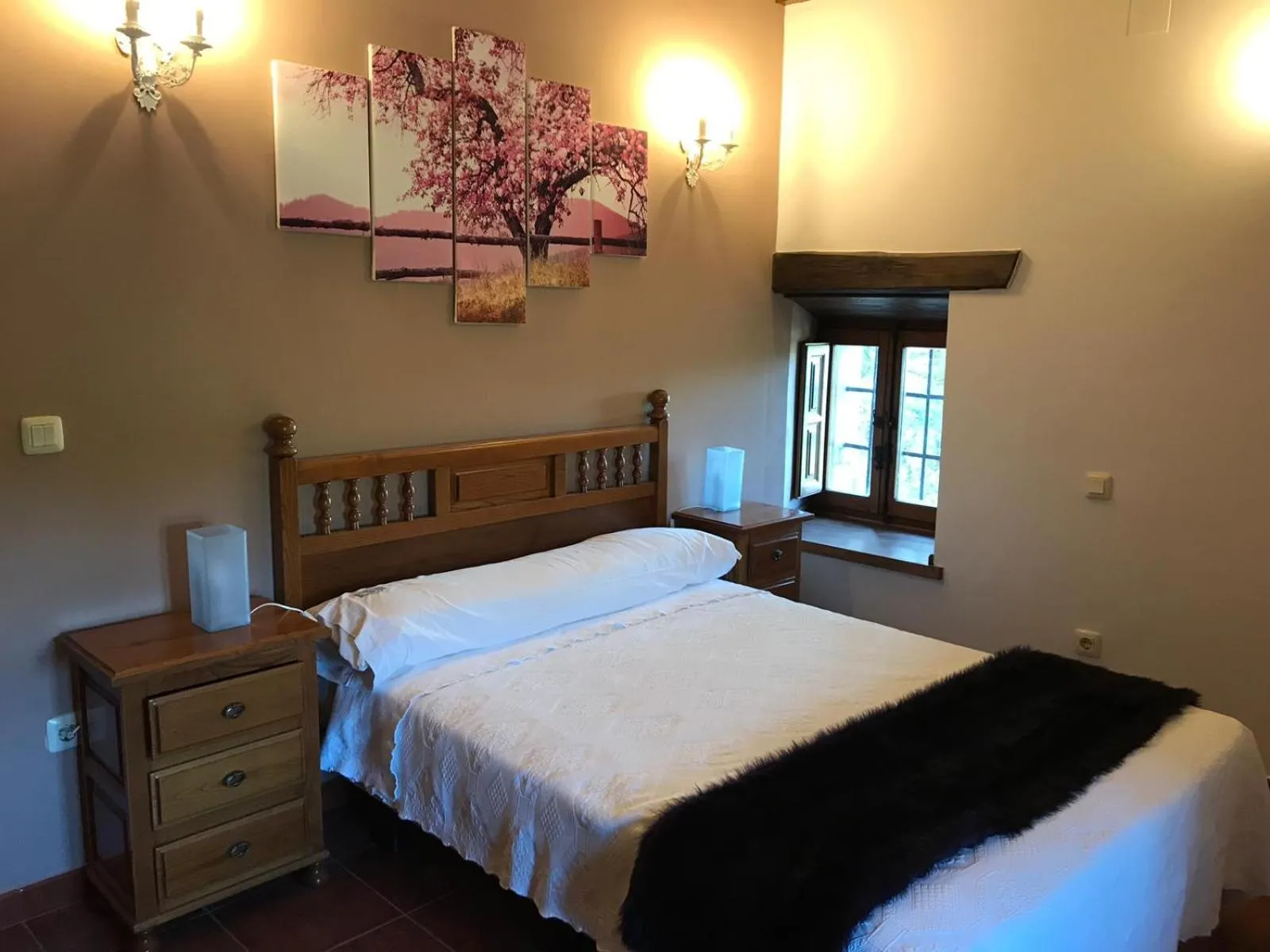 Photo of the whole room, Bed in La Posada de Abanillas