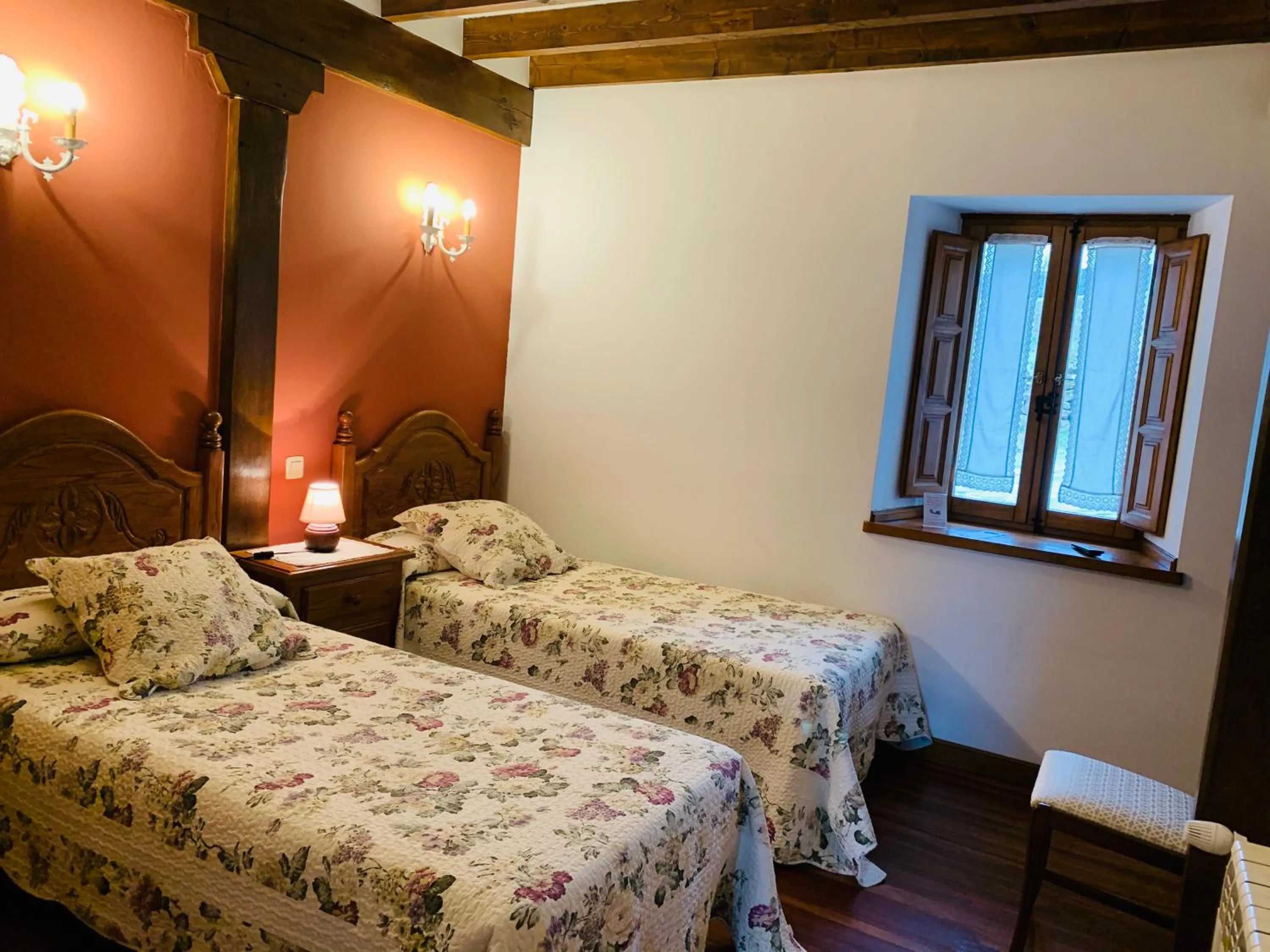 Photo of the whole room, Bed in La Posada de Abanillas